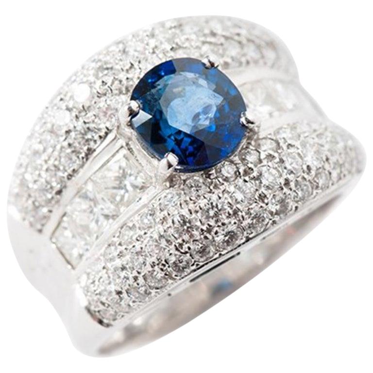 Sapphire and Diamondring, 18 Karat White Gold Blue Brilliant Princess-Cut