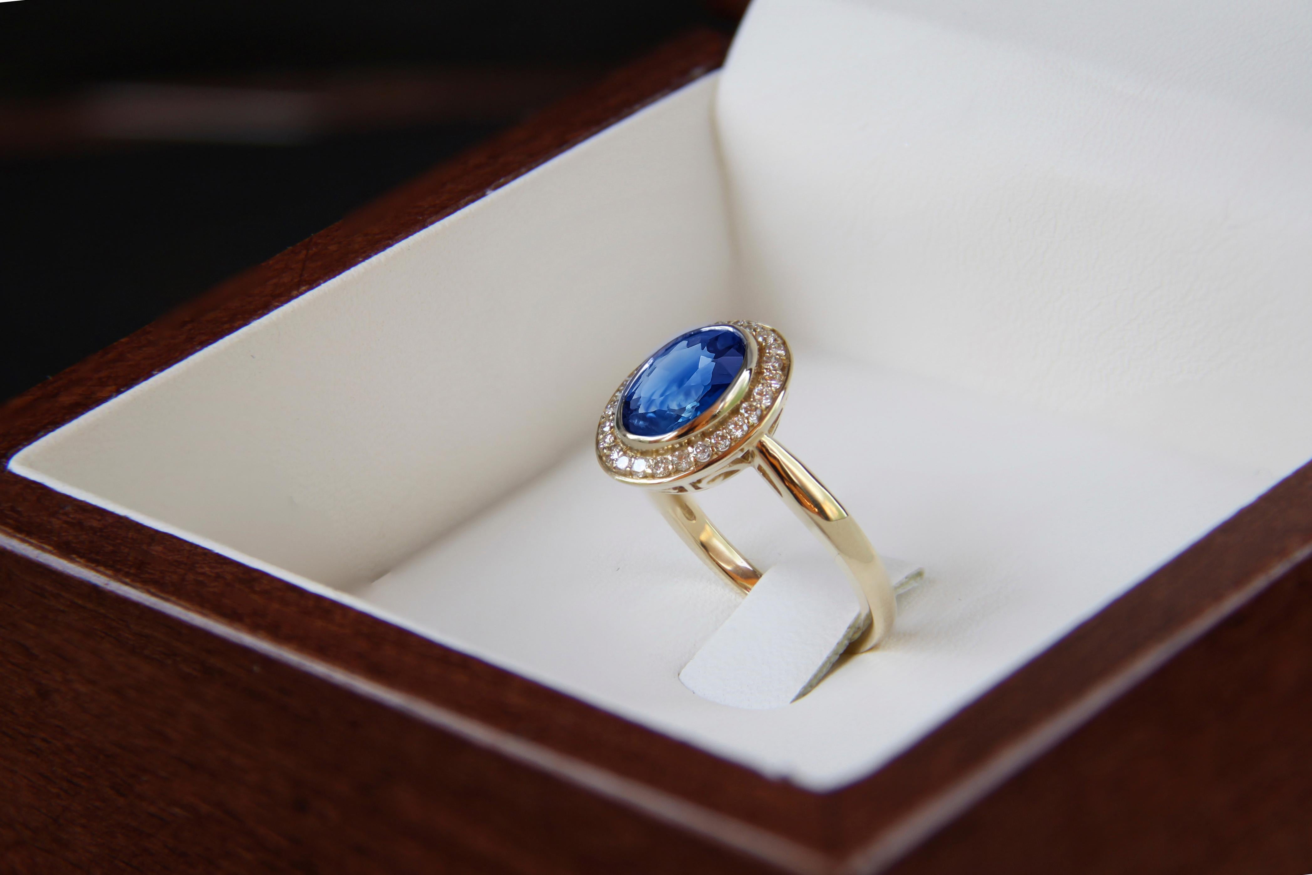 Modern Sapphire and diamonds 14k gold ring.  For Sale
