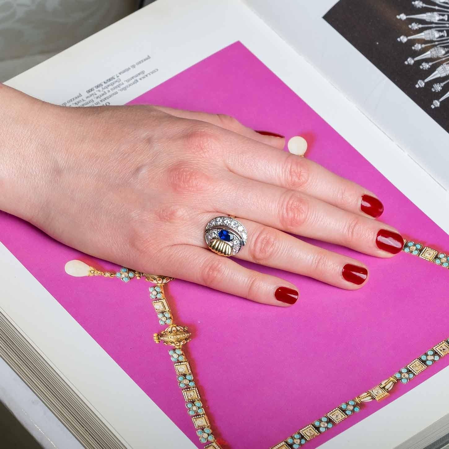 Women's Sapphire and diamonds 1950s cocktail ring For Sale