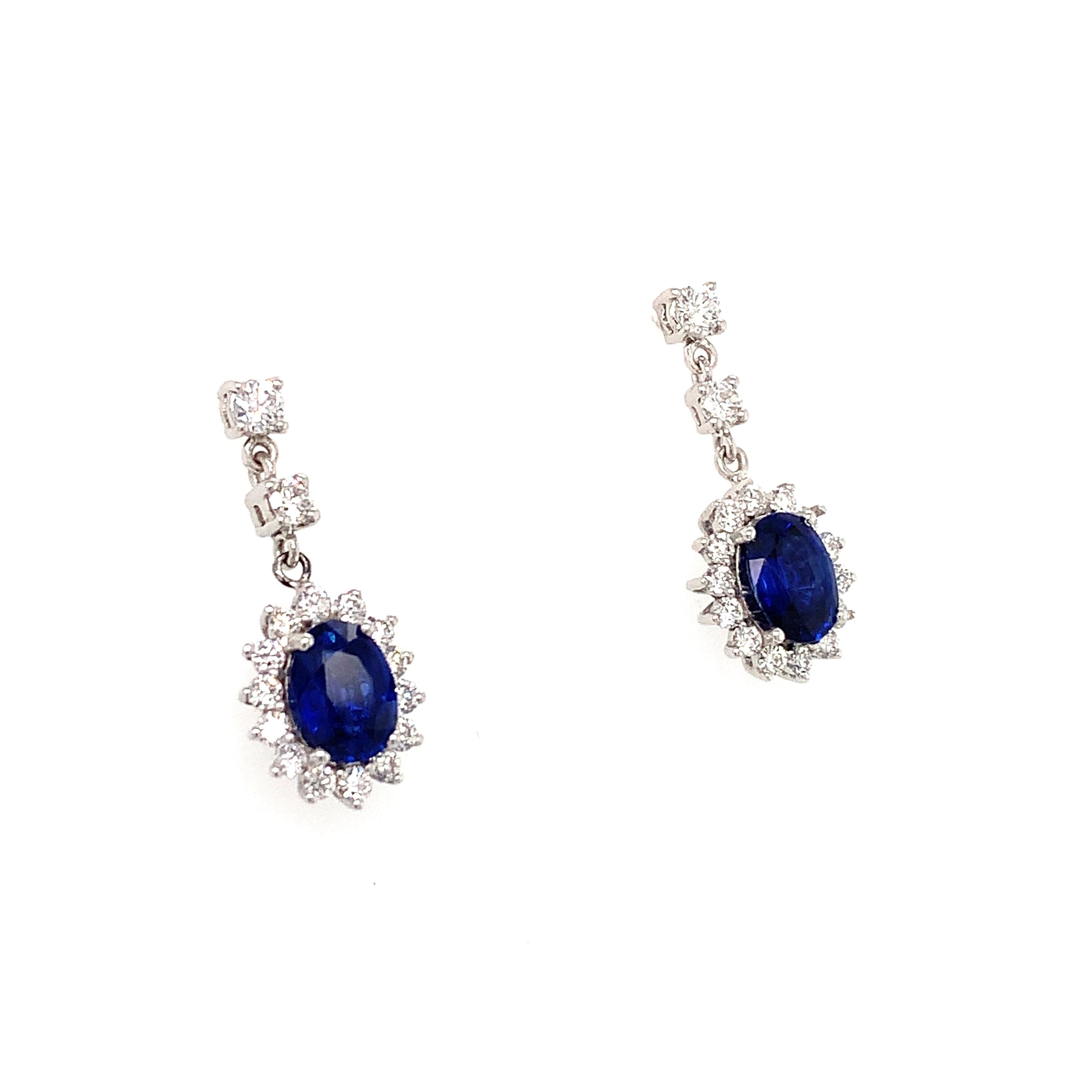 Art Deco Sapphire and diamonds art deco drop earrings 18k white gold For Sale