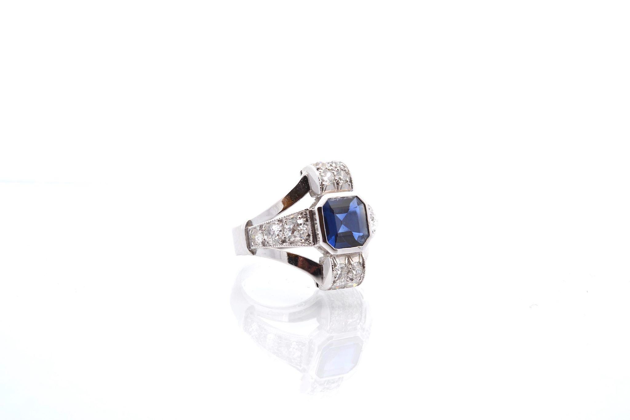 Stones: 1 sapphire: 1.8cts, 14 brilliants: 1.20cts
Material: Platinum
Dimensions: 1.7cm
Weight: 7g
Period: 1930
Size: 52 (free sizing)
Certificate
Ref. : 25373