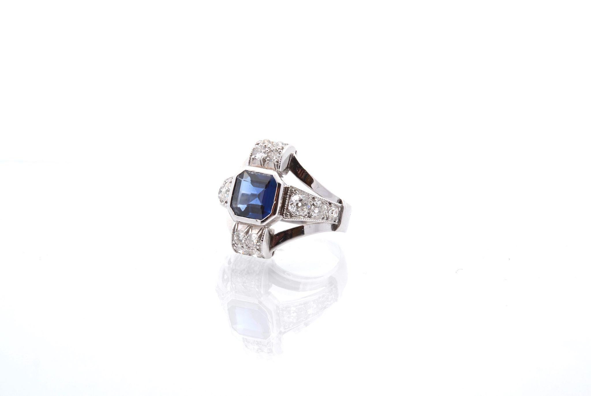 Art-déco-Ring mit Saphiren und Diamanten (Antiker Kissenschliff) im Angebot