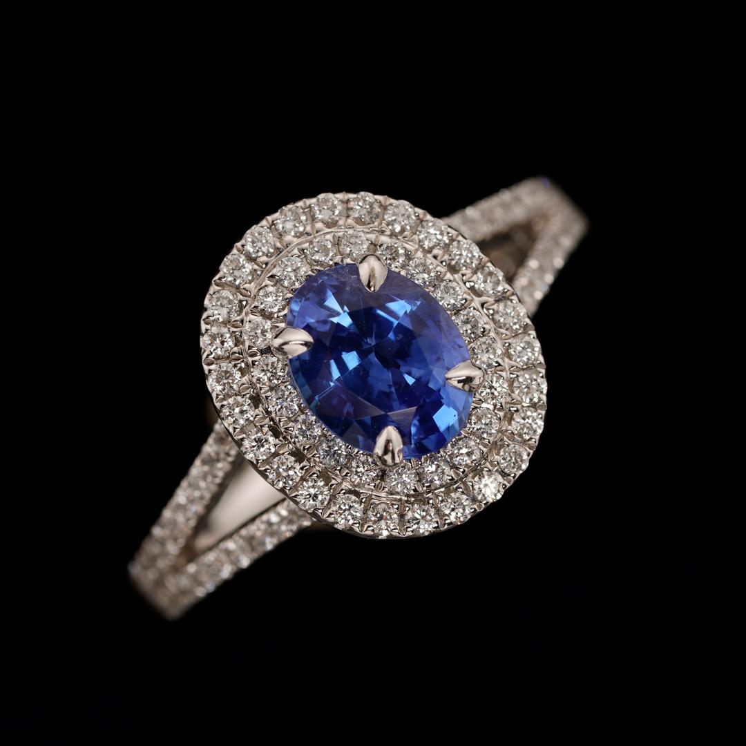 Doppelter Halo-Ring mit Saphiren und Diamanten im Zustand „Neu“ im Angebot in New York, NY