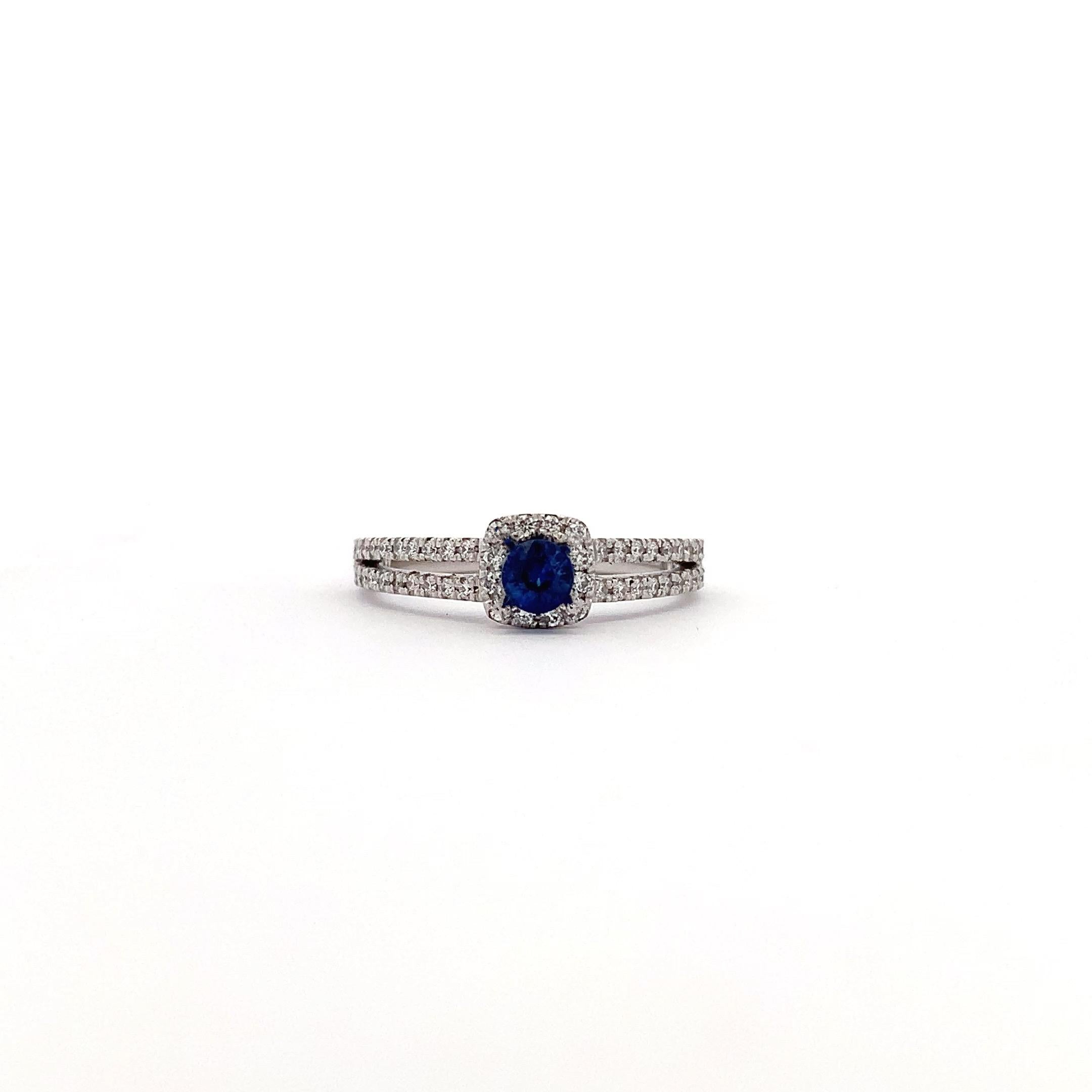 Round Cut Sapphire and diamonds engagement ring 18k white gold For Sale