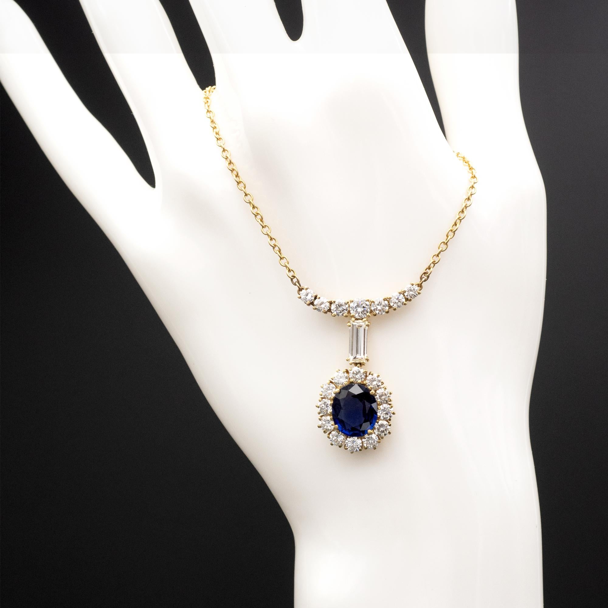Contemporary Sapphire and Diamonds 18 Karat Gold Pendant Necklace