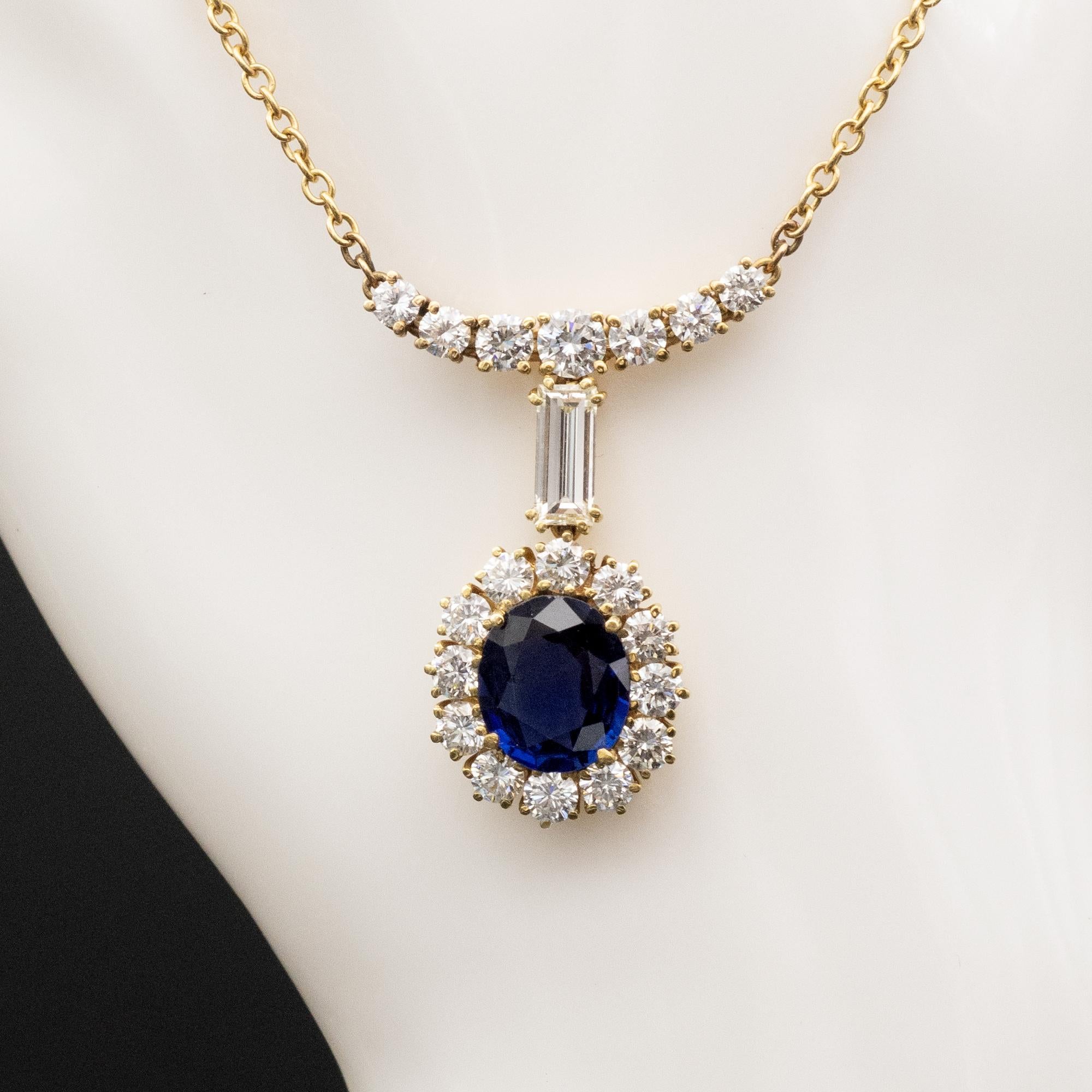 Sapphire and Diamonds 18 Karat Gold Pendant Necklace In Excellent Condition In Monte Carlo, MC