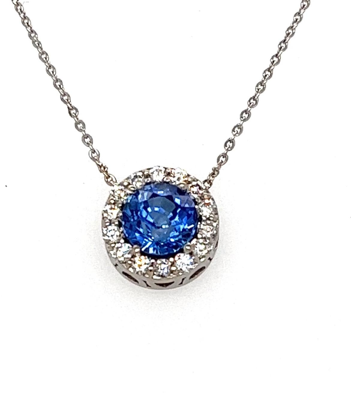 Sapphire and Diamonds Pendant in 14K. In New Condition For Sale In Miami, FL