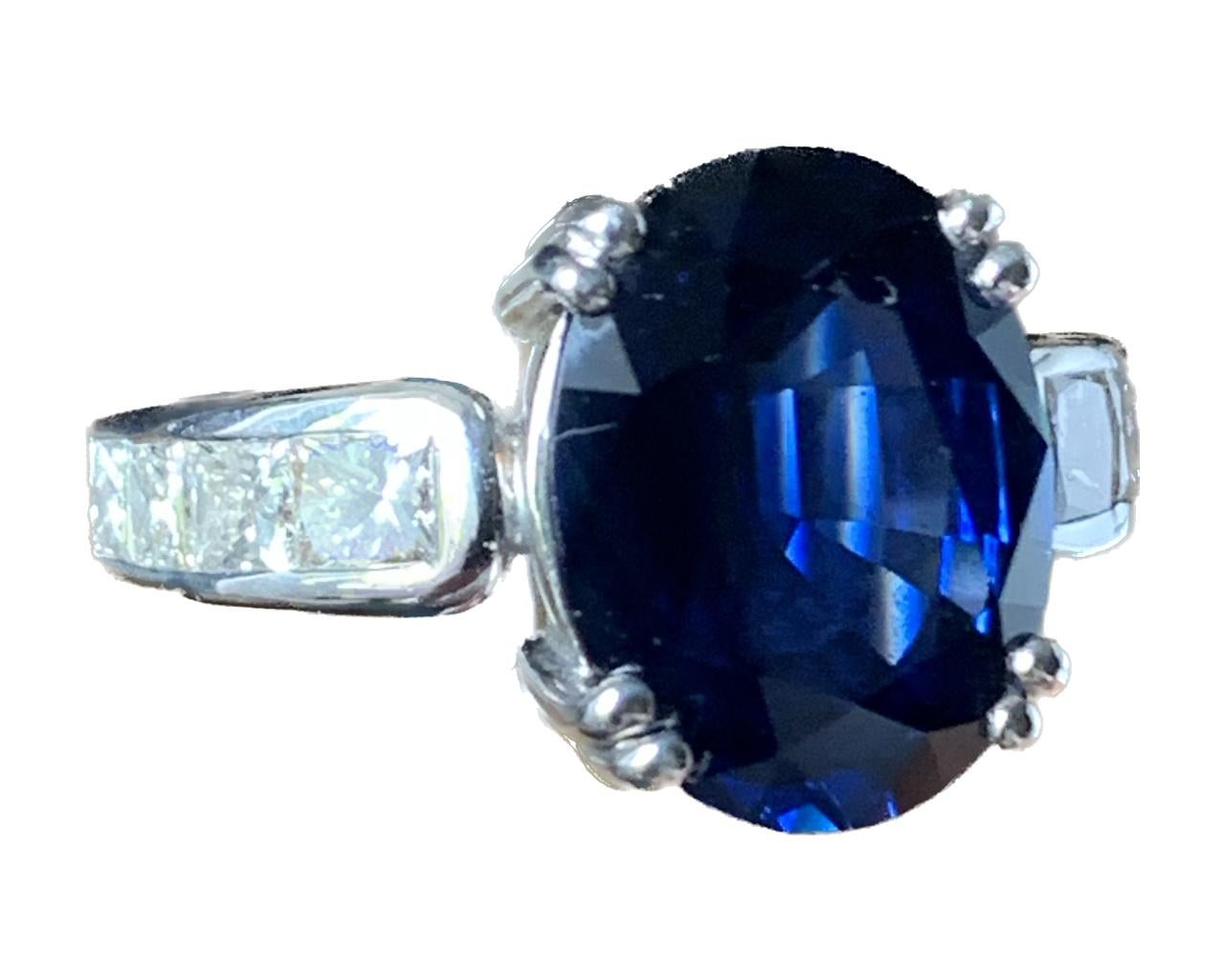 Modern Sapphire and Diamonds Ring For Sale