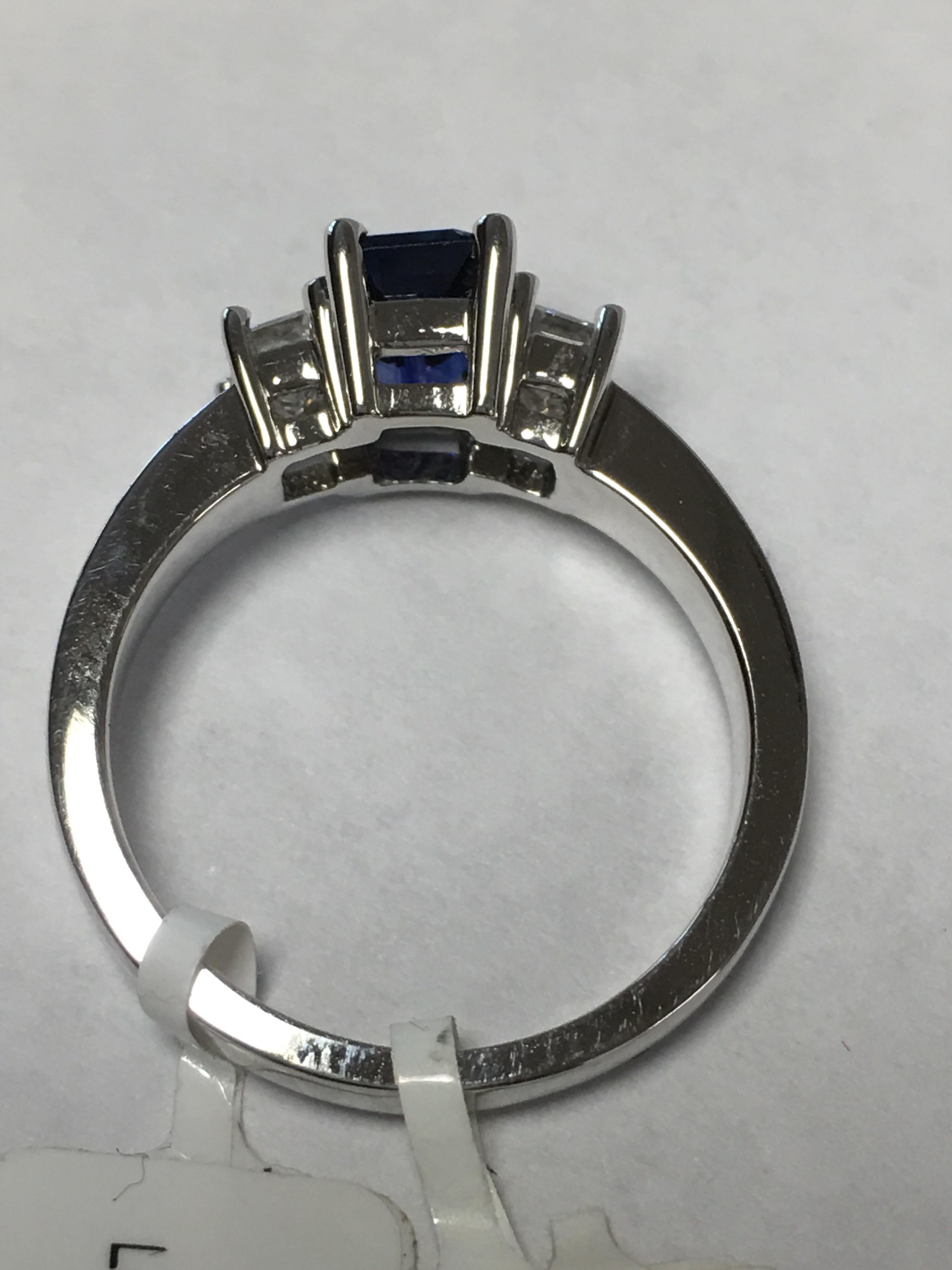 Sapphire and Diamonds Ring In New Condition In Trumbull, CT