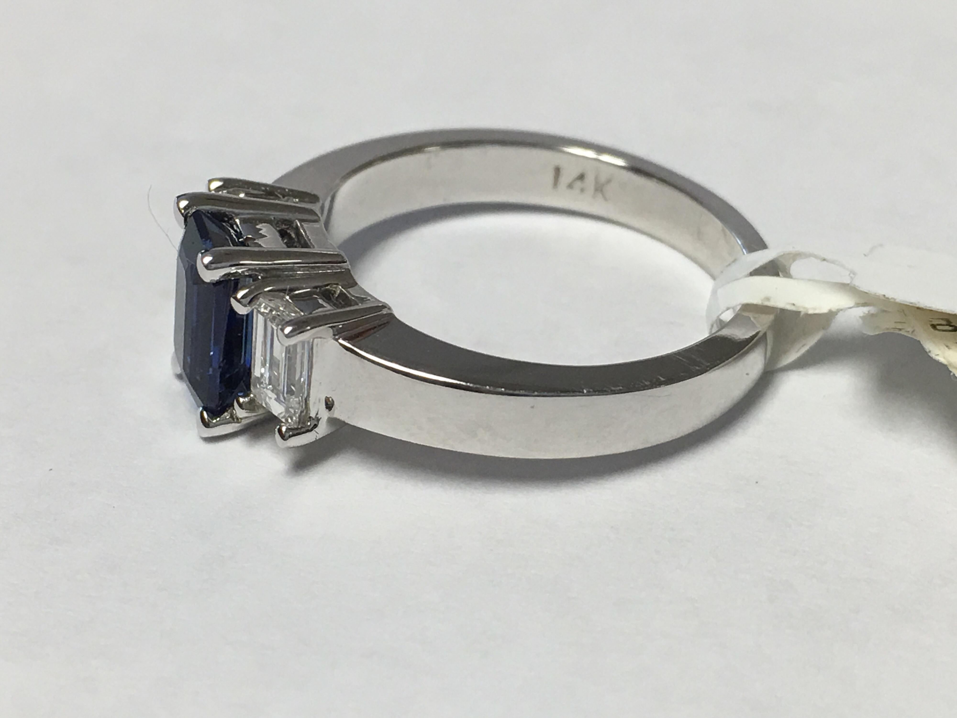 Women's or Men's Sapphire and Diamonds Ring