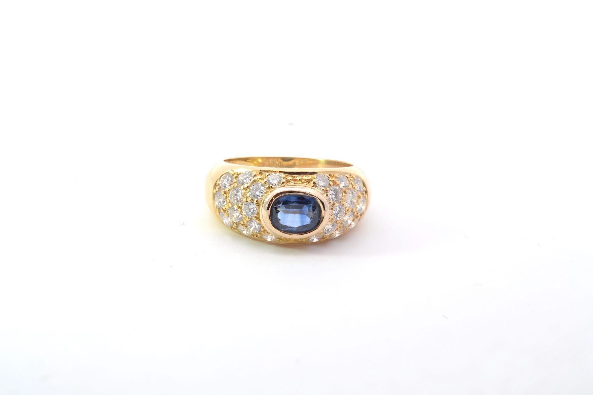 Stones: 24 diamonds: 1.70cts, sapphire: 1.20cts
Material: 18k yellow gold
Dimensions: 1cm wide
Weight: 6.9g
Period: 1980
Size: 53 (free sizing)
Certificate
Ref. : 25215
