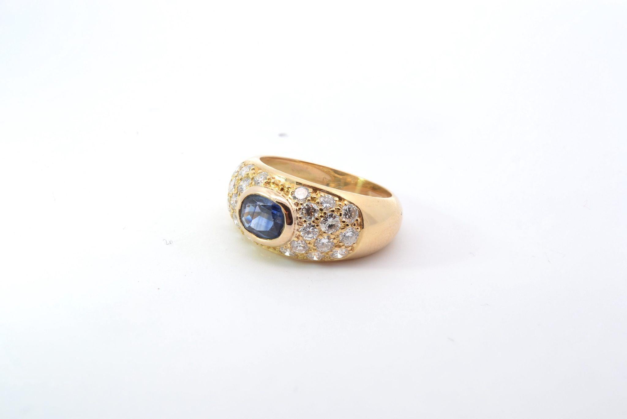 Sapphire and diamonds ring in 18k yellow gold In Good Condition For Sale In PARIS, FR