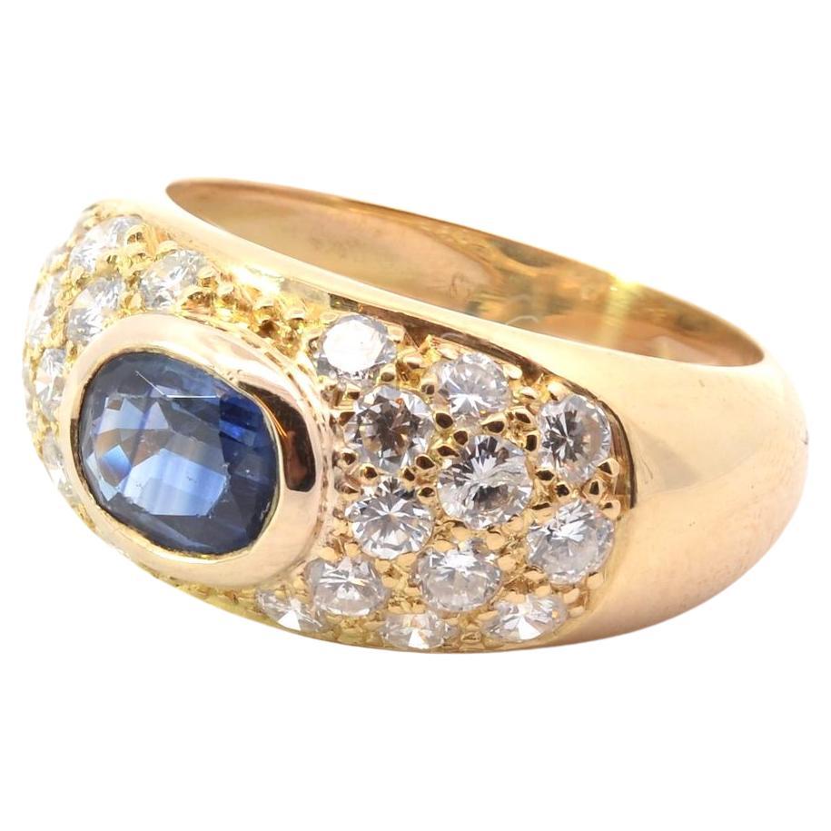 Sapphire and diamonds ring in 18k yellow gold For Sale