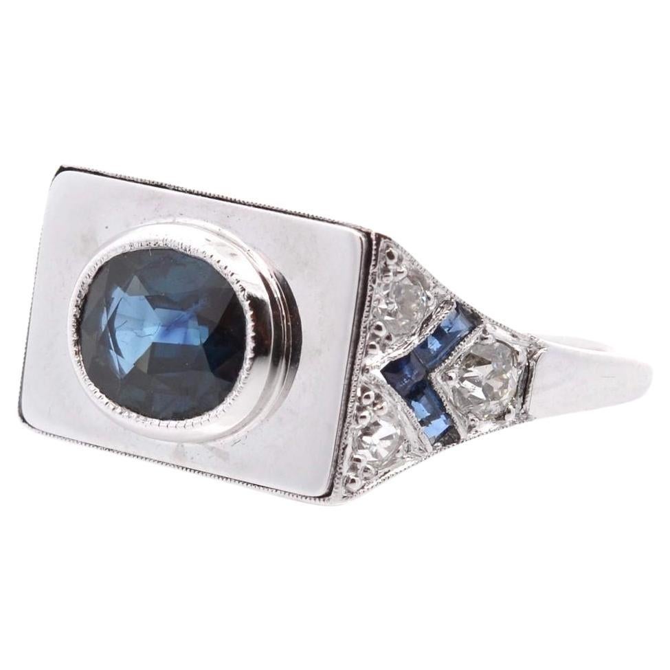 Sapphire and diamonds ring in platinum For Sale