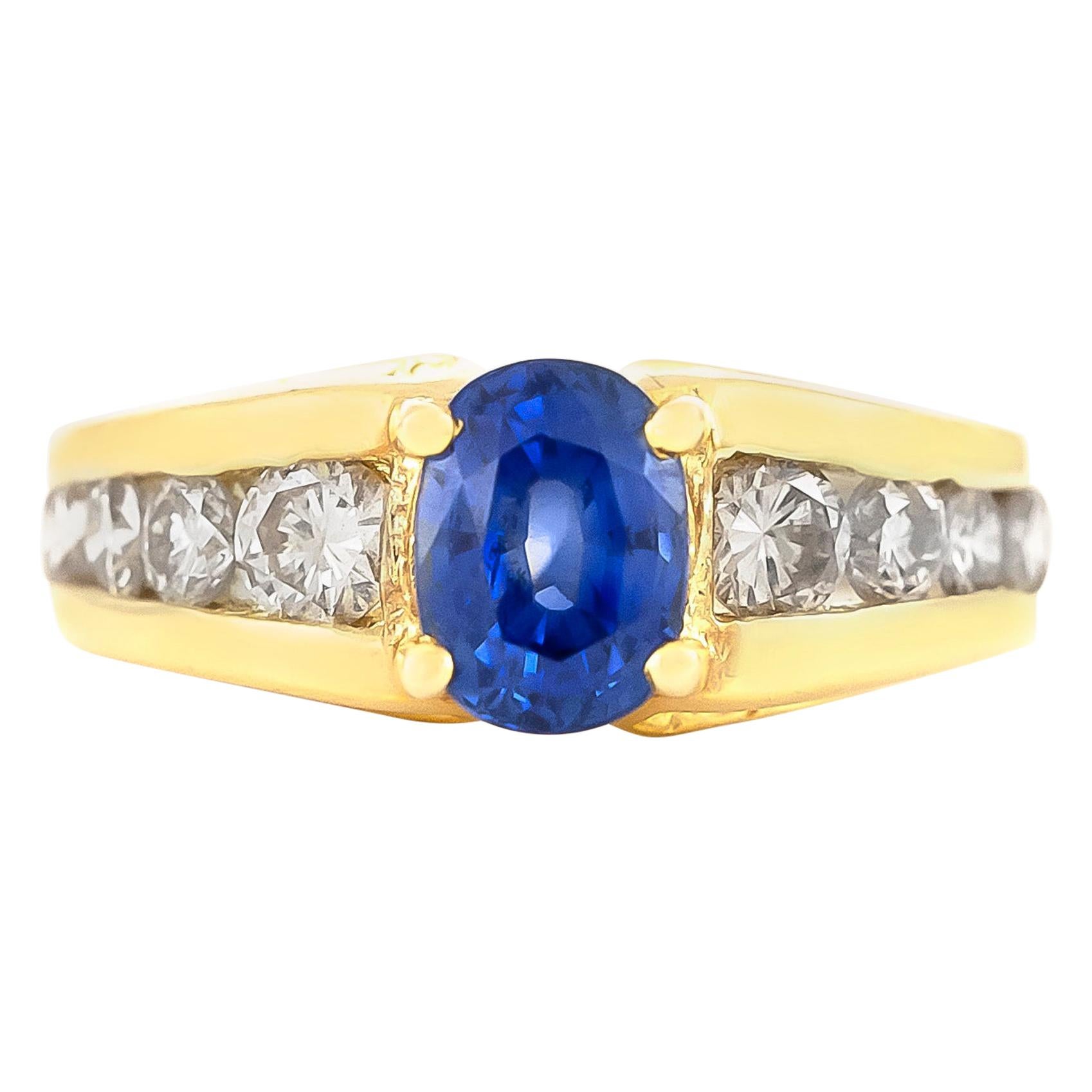 Sapphire and Diamonds Yellow Gold Ring For Sale