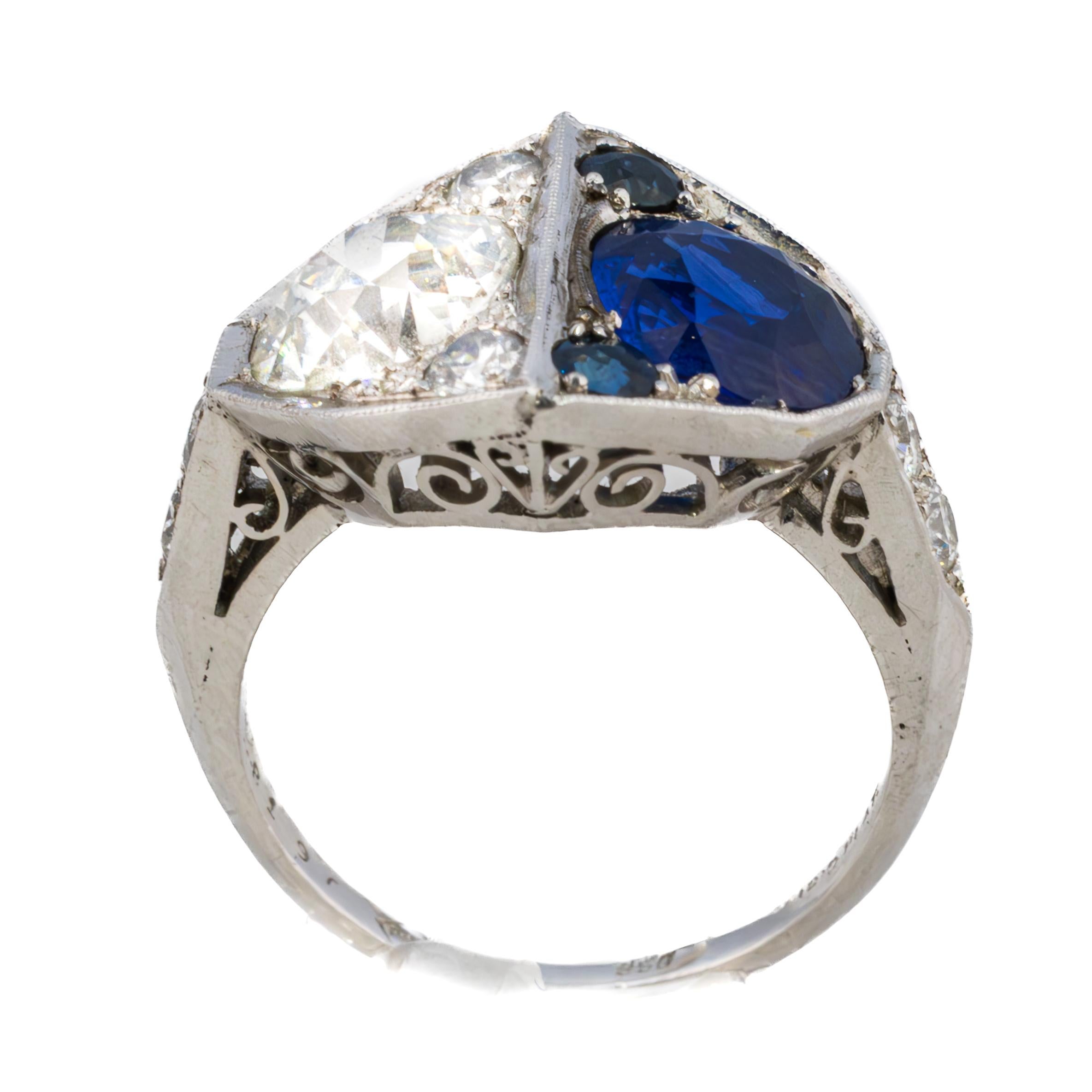 Bague en saphir et diamant de taille européenne

Description :
Cette bague saisissante en or blanc 14 carats présente un couple audacieux composé d'un diamant de taille européenne ancienne de 1,46 carat et d'un saphir de 2,44 carats aux teintes