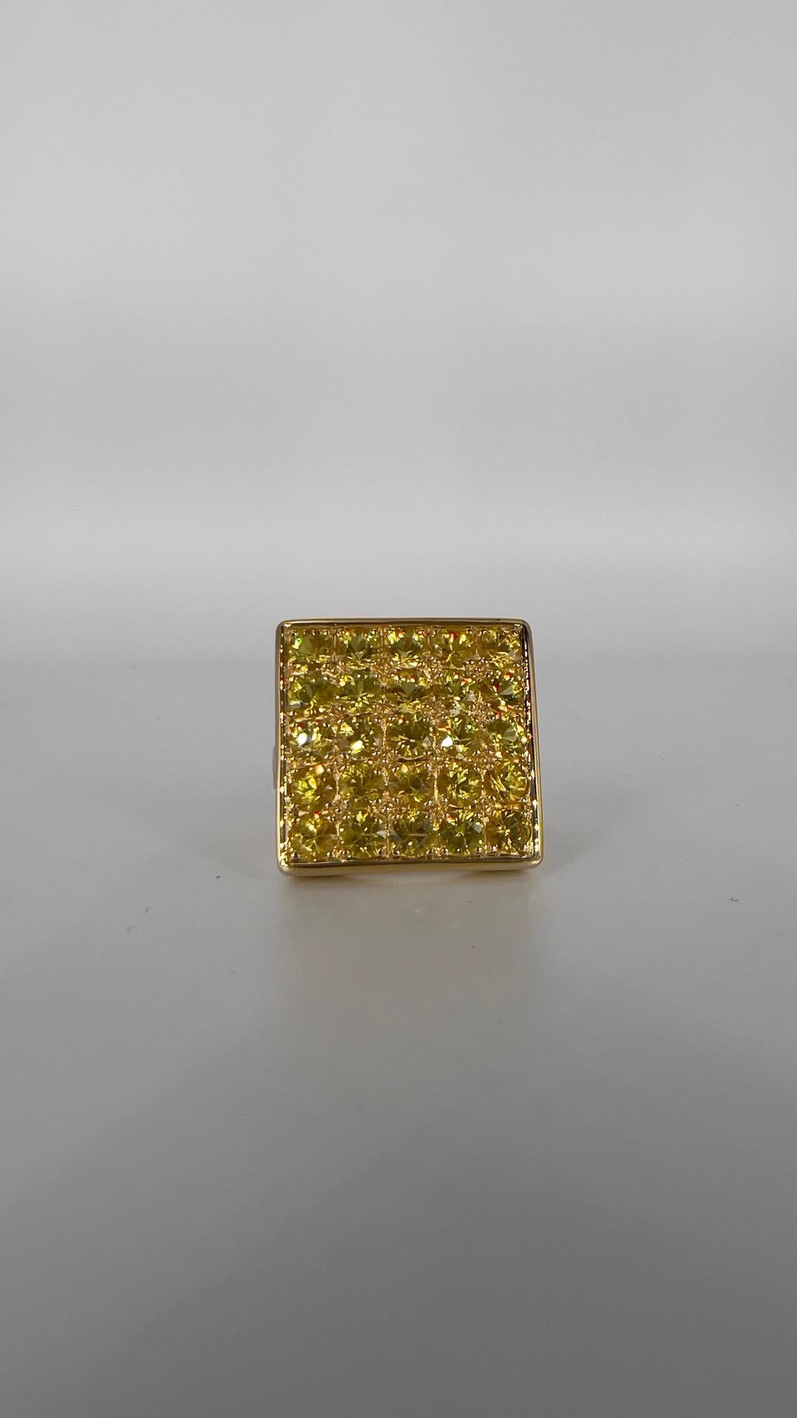 Antique 1.31Ct Emerald and Diamond Yellow Gold Cocktail Ring, Circa 1880 For Sale 3