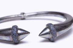 Manchette en argent sterling oxydé et saphir