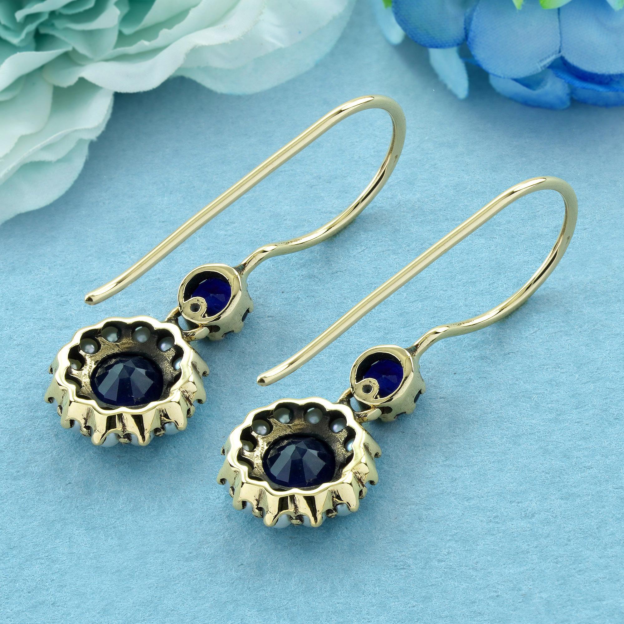 Saphir und Perle Vintage Style Floral Drop Ohrringe in massivem 9K Gold (Rundschliff) im Angebot