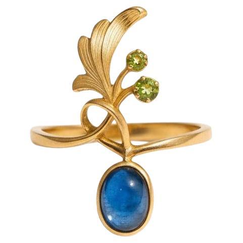 Sapphire and peridot vintage style 14k gold ring