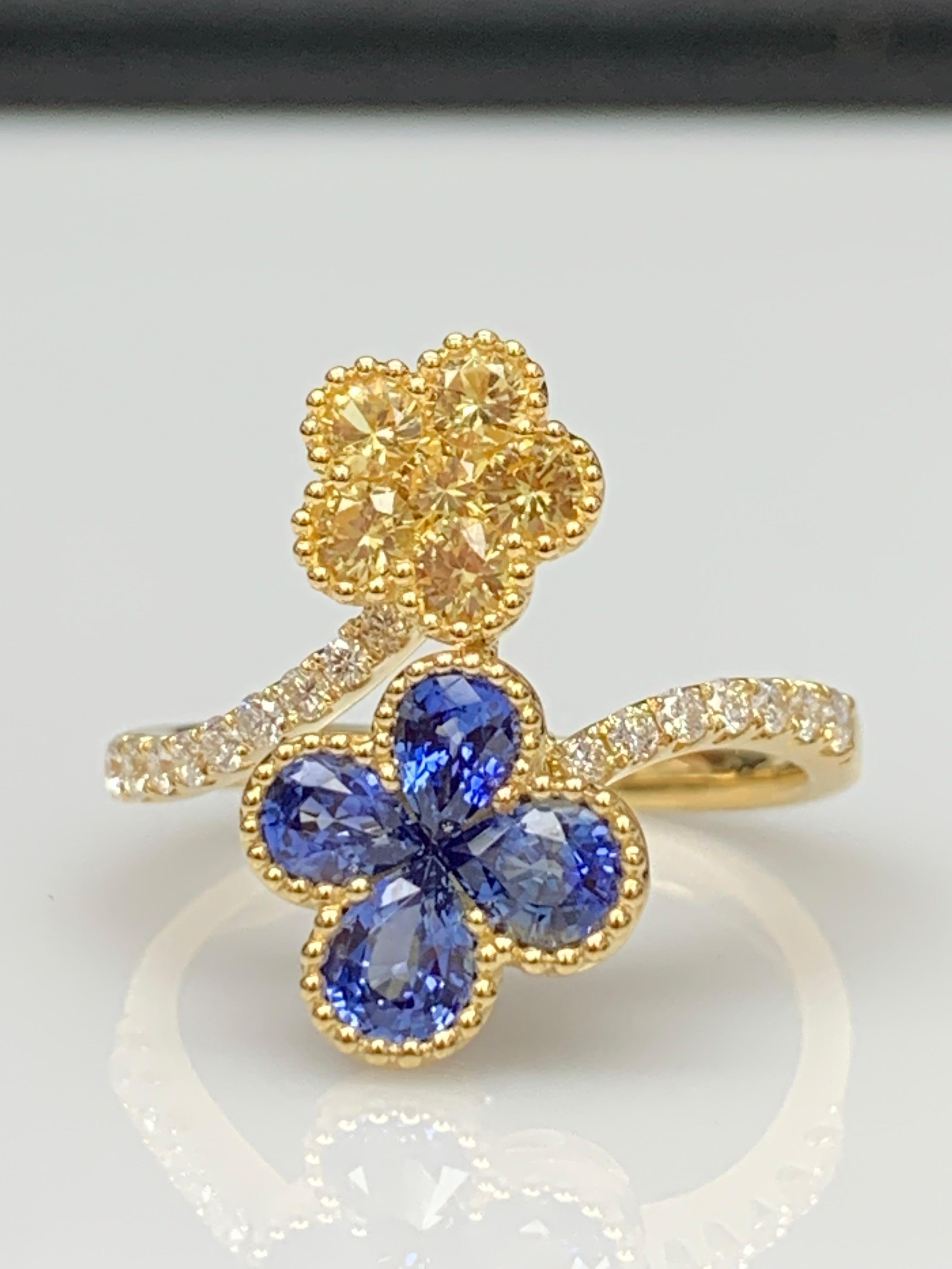 Anello con zaffiro e zaffiro rosa e diamante a fiore in oro giallo 18 carati in vendita 4