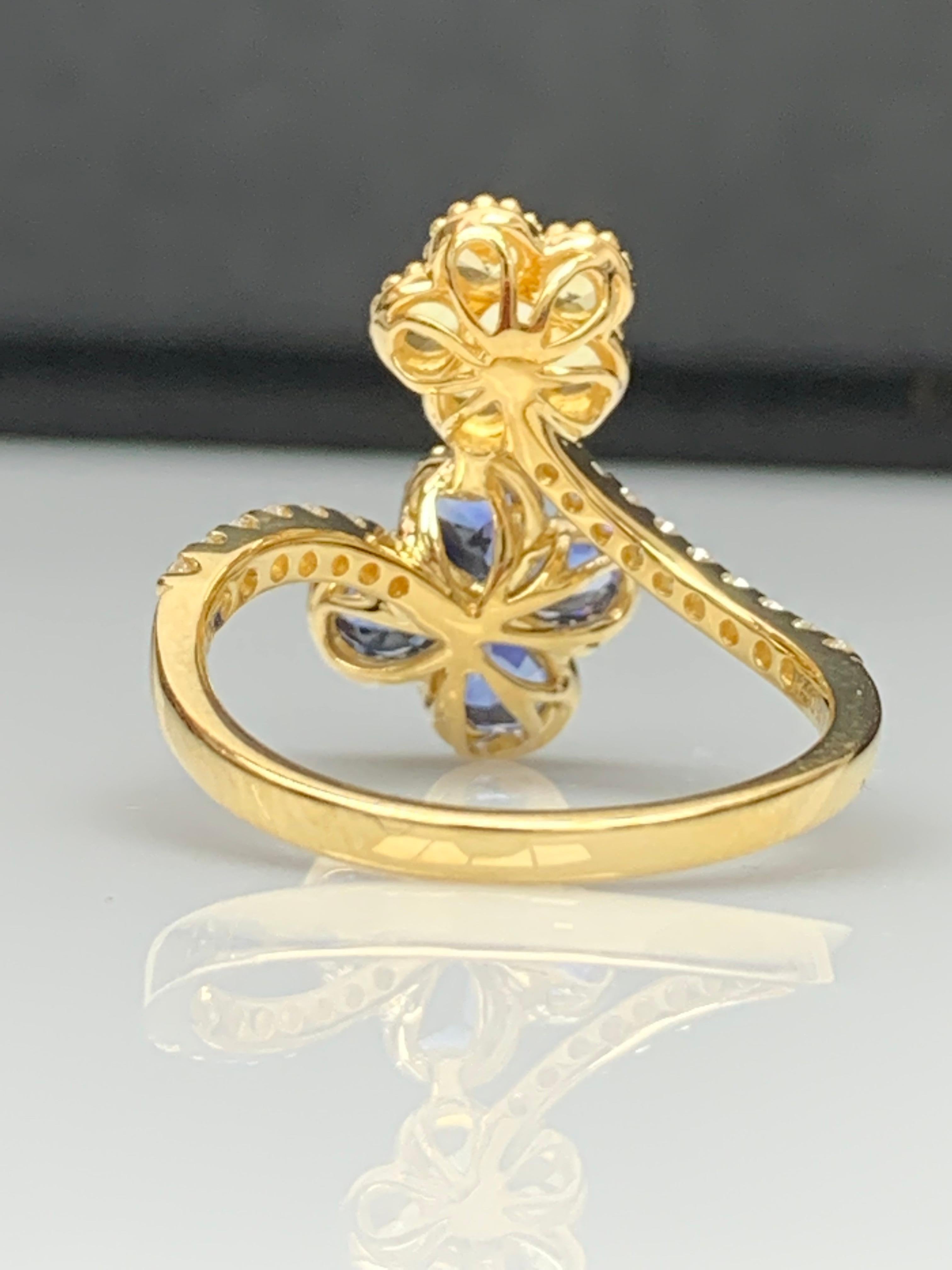 Anello con zaffiro e zaffiro rosa e diamante a fiore in oro giallo 18 carati in vendita 7