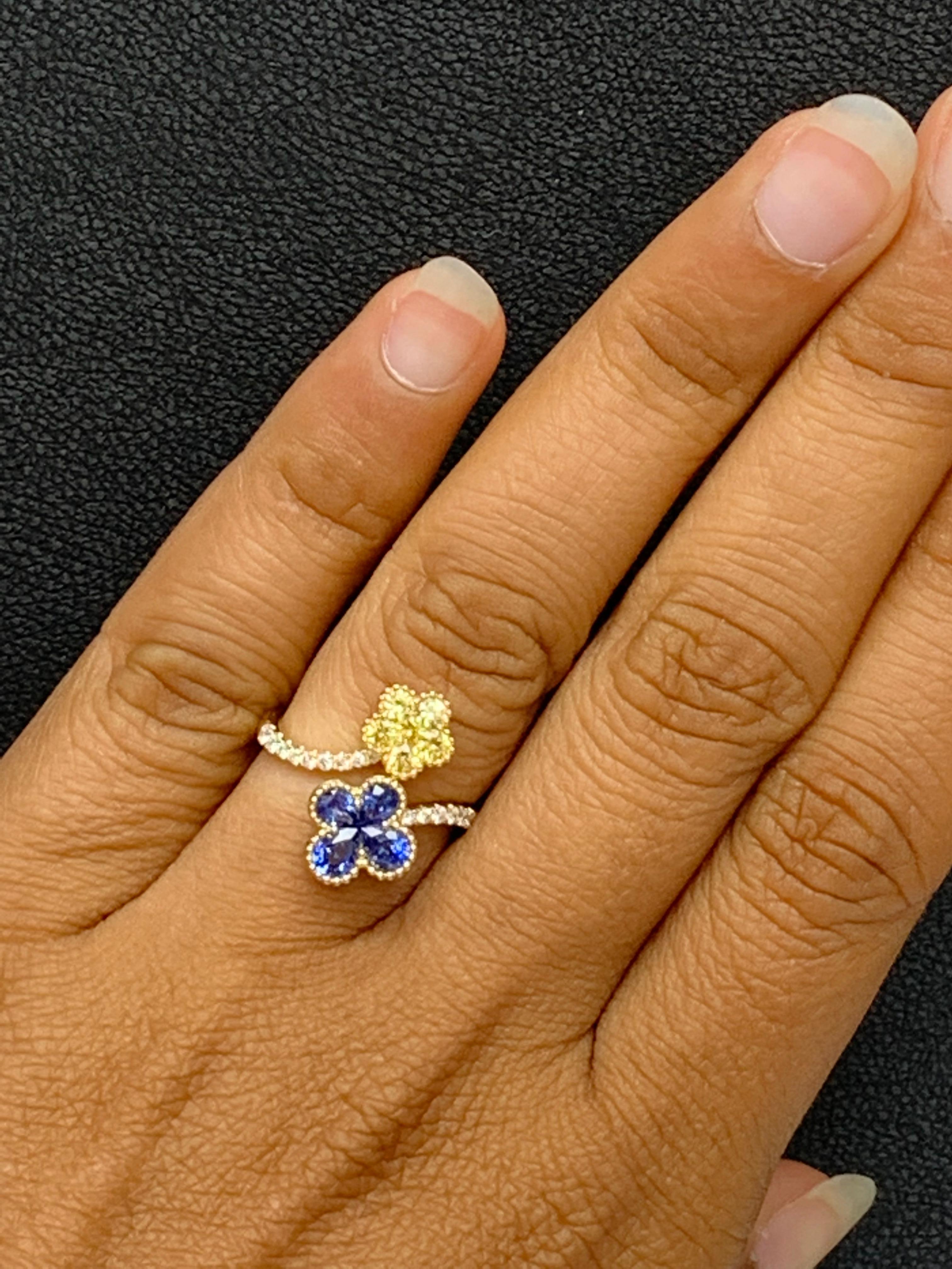 Anello con zaffiro e zaffiro rosa e diamante a fiore in oro giallo 18 carati in vendita 1