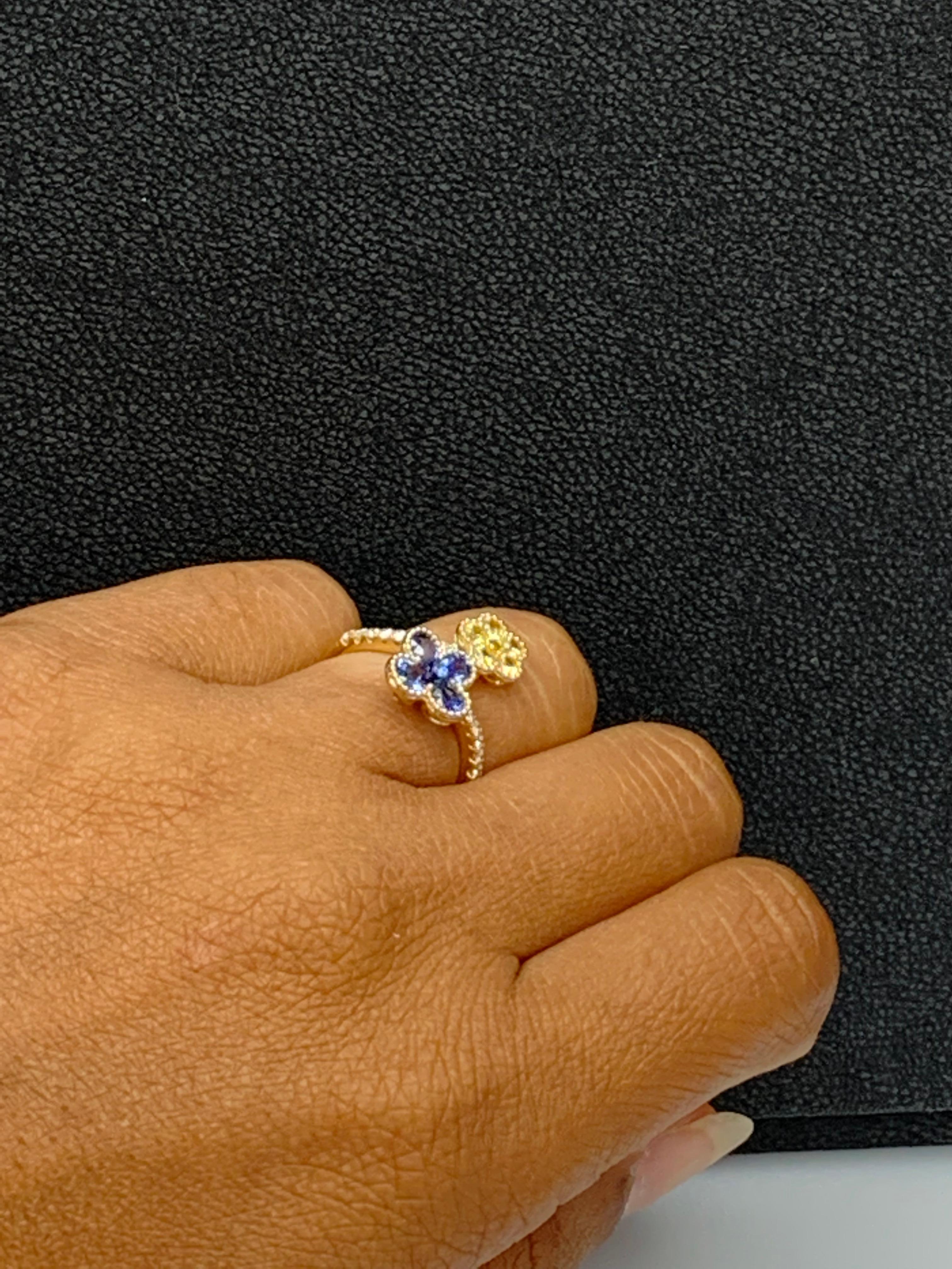 Anello con zaffiro e zaffiro rosa e diamante a fiore in oro giallo 18 carati in vendita 3