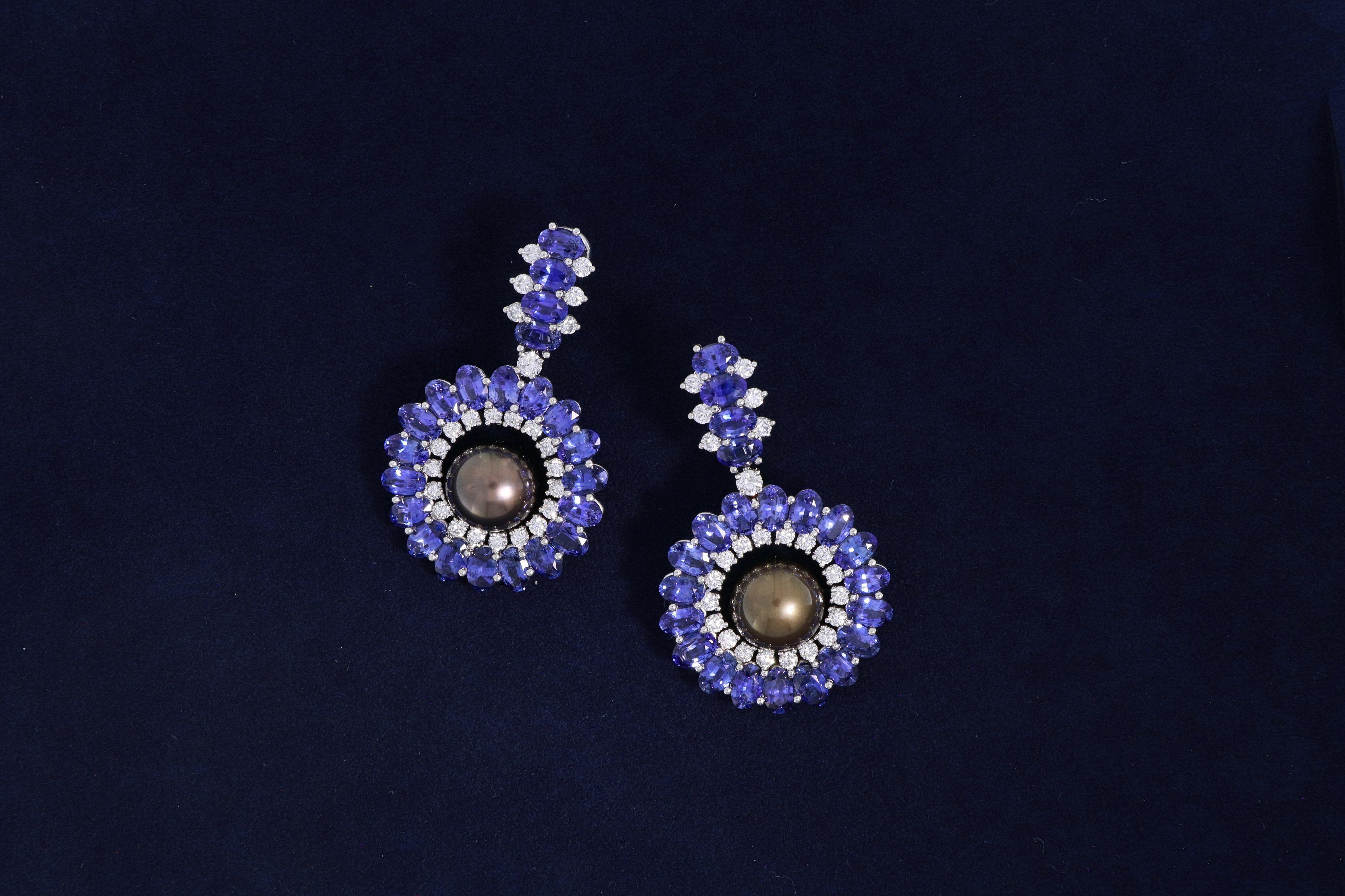 Women's or Men's Platinum Blue Sapphire and Tahitian Pearl Drop Earrings For Sale