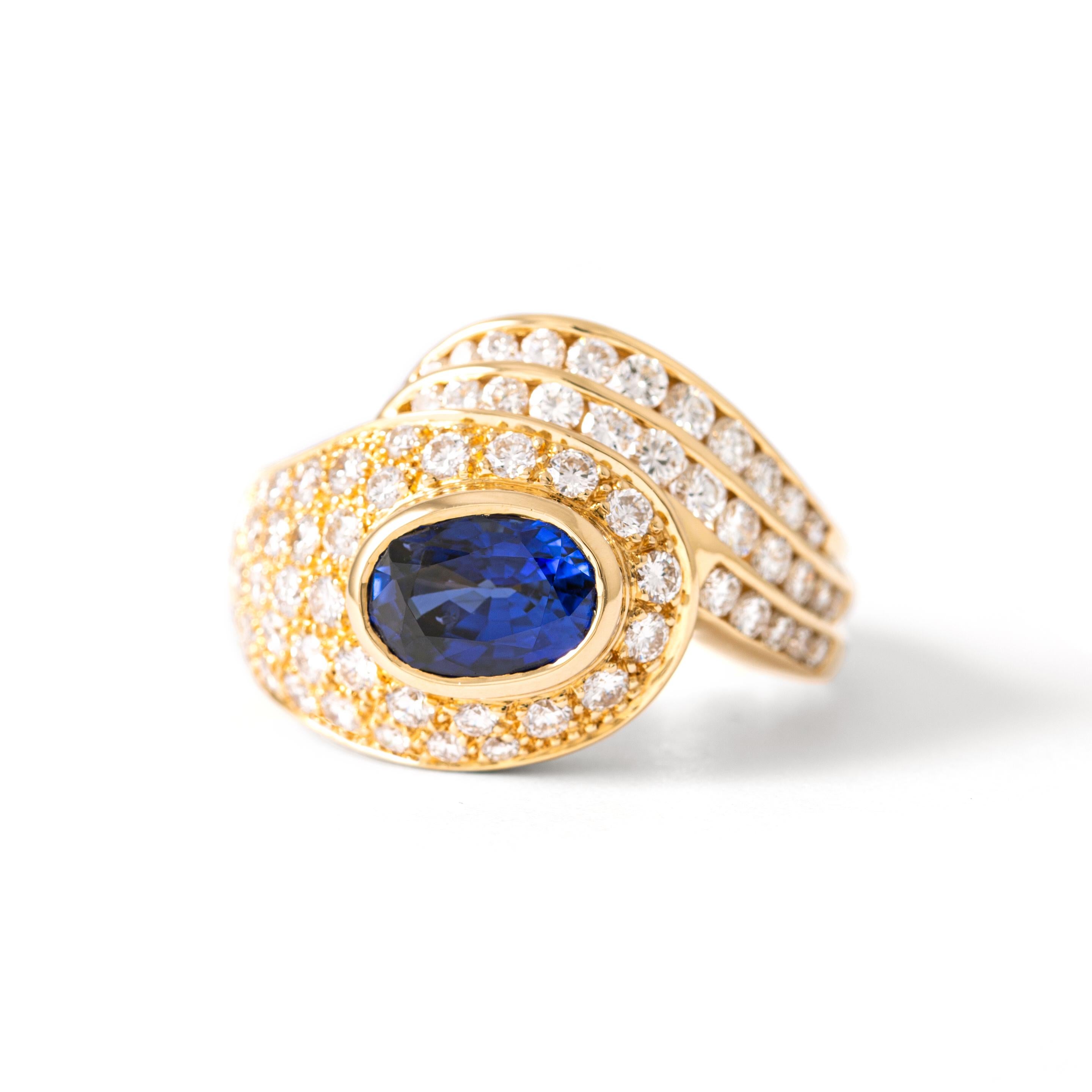 Ring in 18kt yellow gold set with one oval cut sapphire 1.94 cts and diamonds 1.38 cts Size 56      