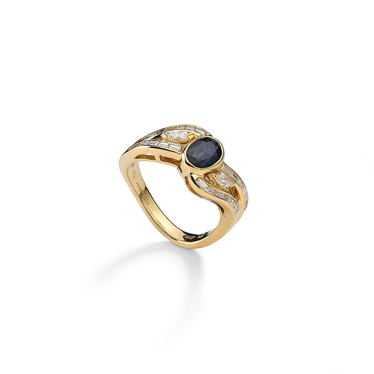 Ring aus 18 Karat Gelbgold, besetzt mit einem Saphir mit ovalem Schliff (1,01 ct), 2 Diamanten mit ovalem Schliff (0,18 ct) und 25 quadratischen Diamanten (0,46 ct) Größe 52
