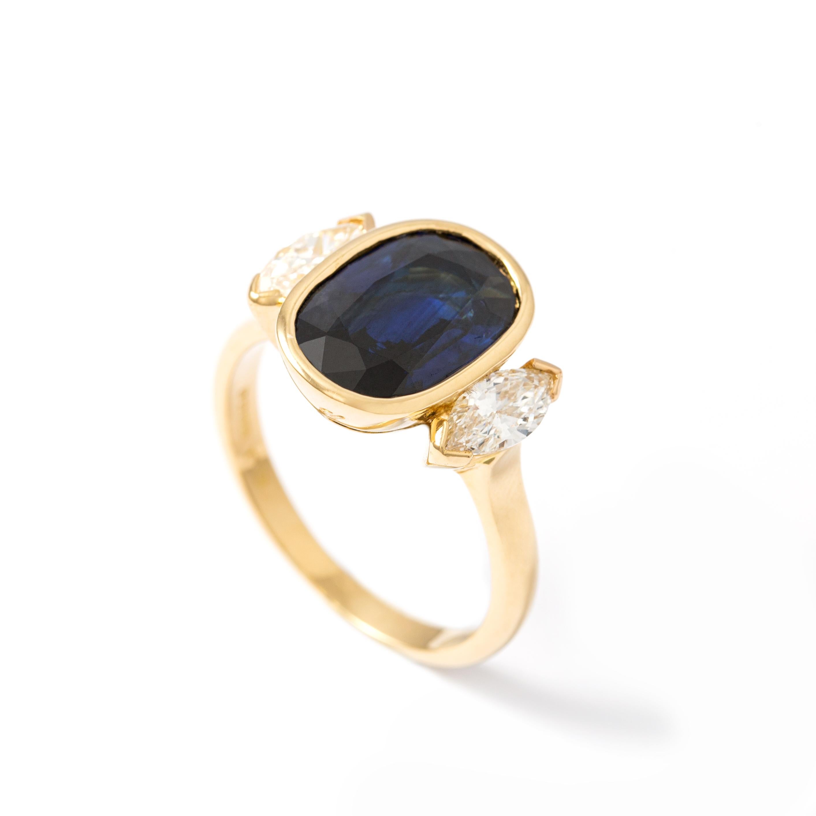 Sapphire and Yellow Gold Diamond Ring In New Condition For Sale In Geneva, CH