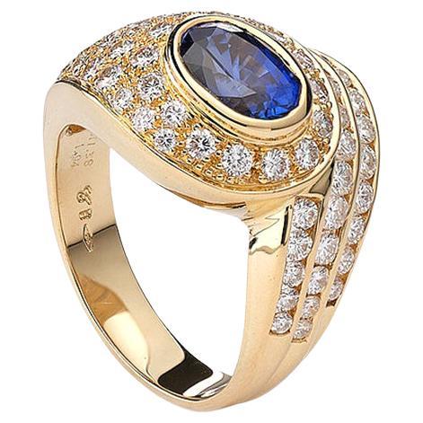 Anillo de zafiro y diamantes de oro amarillo