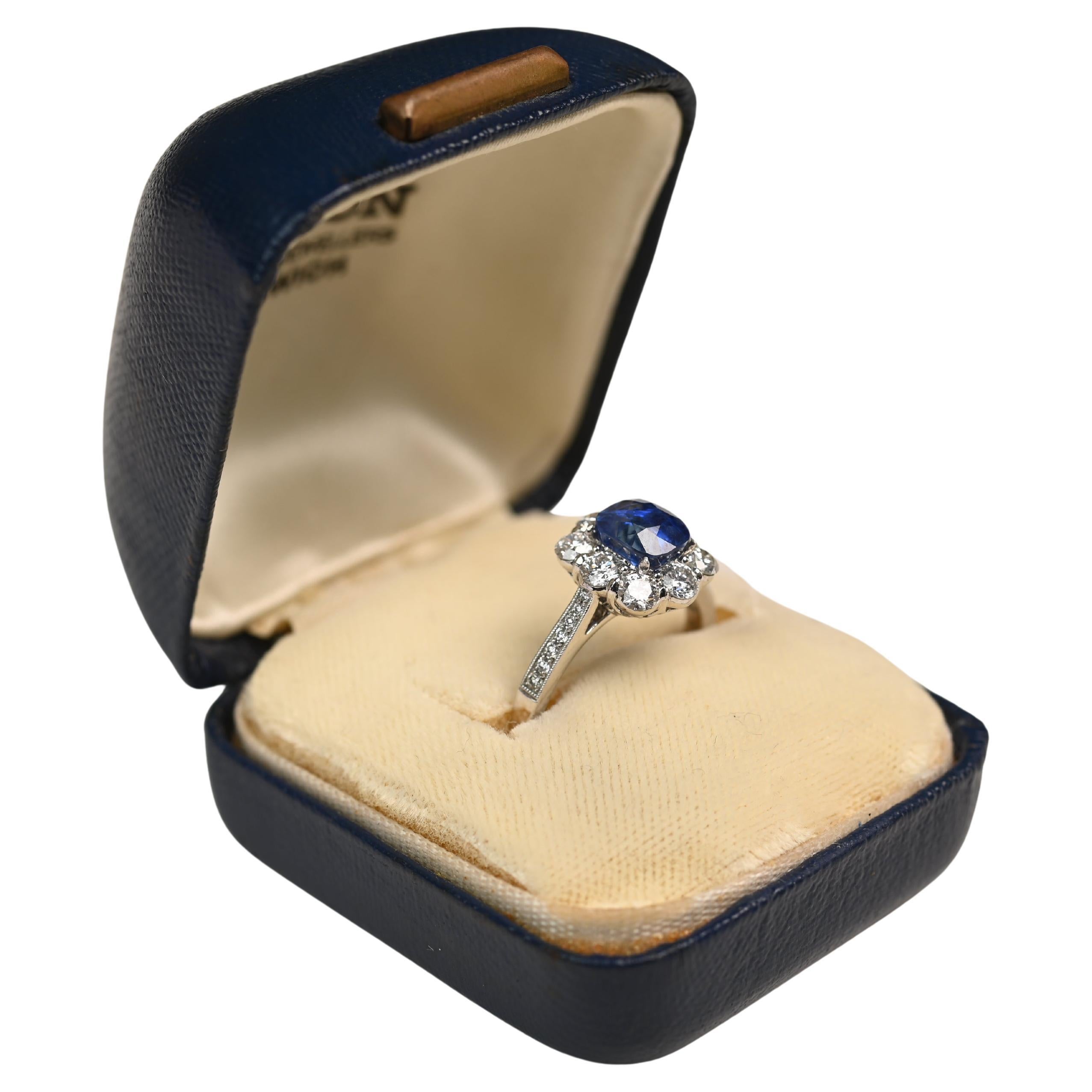 Anello con zaffiro (circa 1,60 carati) e diamante (circa 0,90 carati), platino