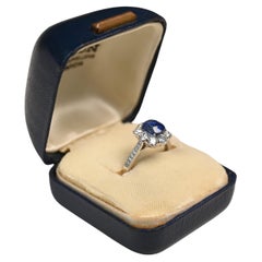 Anello con zaffiro (circa 1,60 carati) e diamante (circa 0,90 carati), platino
