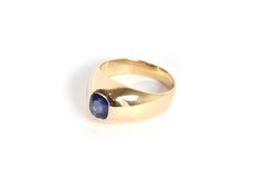 Sapphire band ring in 18 karat gold, blue sapphire