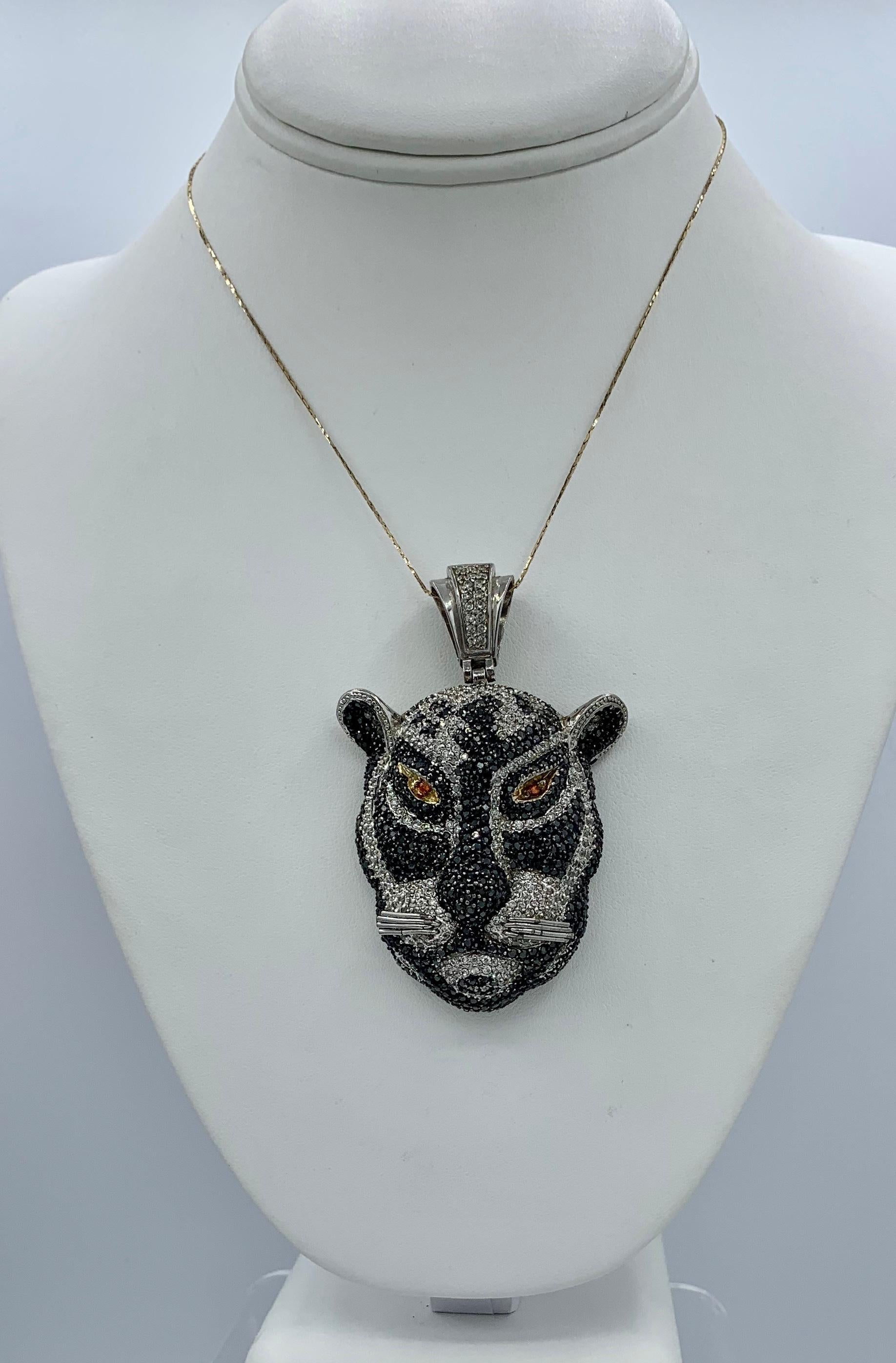 Halskette mit Leoparden-Anhänger, Saphir Schwarzer Panther, Schwarzer Weißer Orange, Saphiren (Rundschliff) im Angebot
