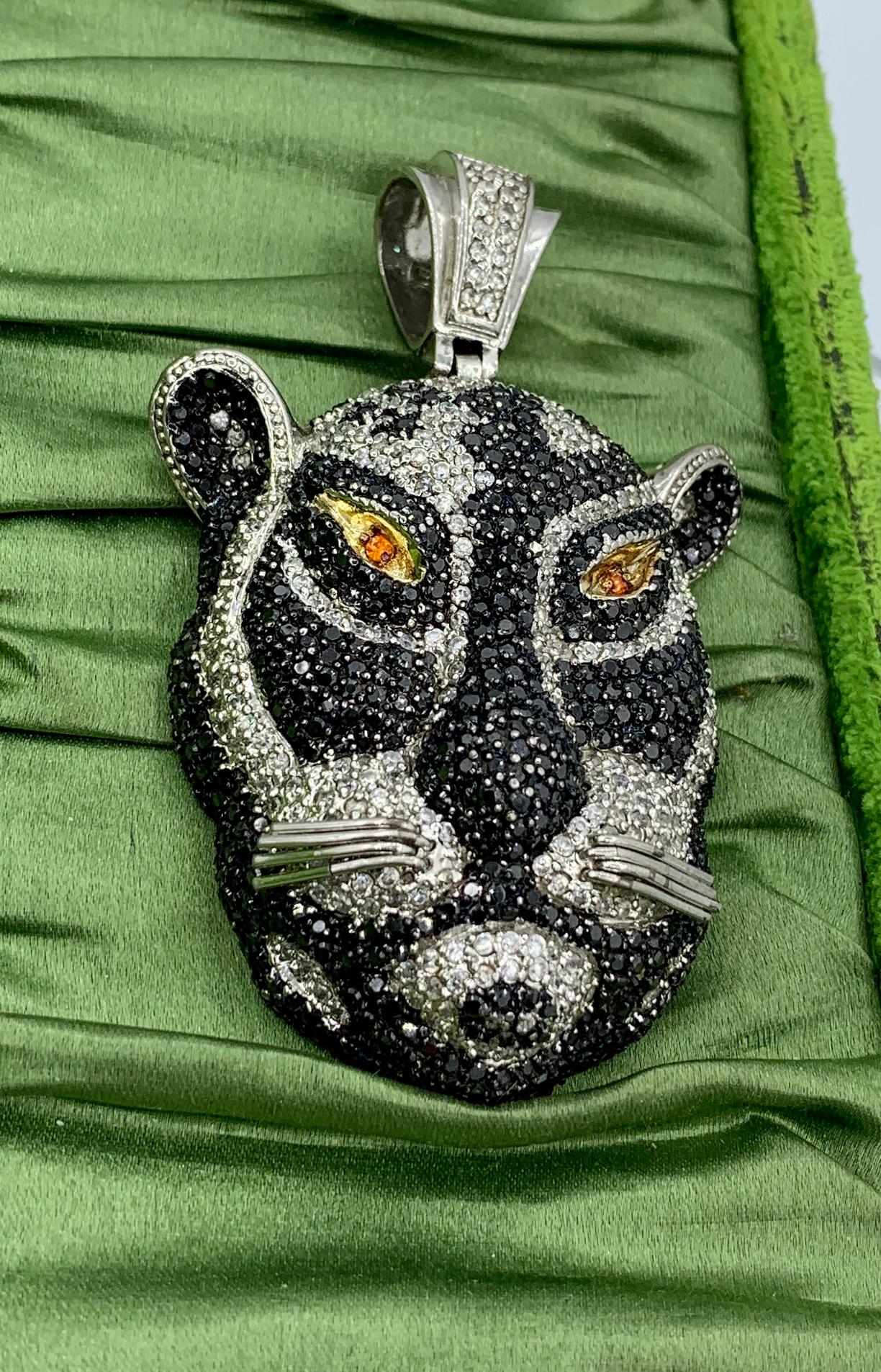Halskette mit Leoparden-Anhänger, Saphir Schwarzer Panther, Schwarzer Weißer Orange, Saphiren im Zustand „Hervorragend“ im Angebot in New York, NY