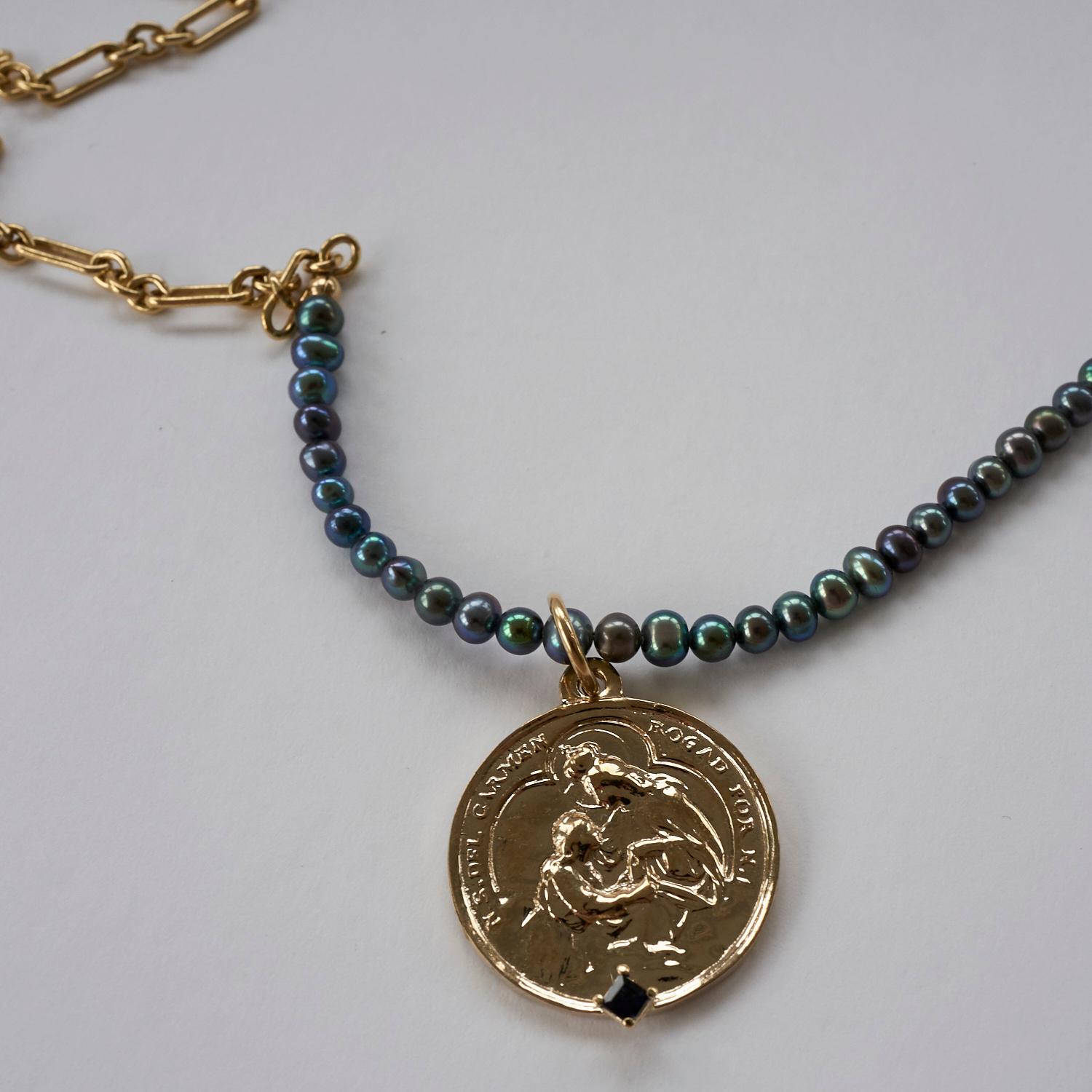 Halskette mit Saphir-Schwarzer Perle Virgin del Carmen Medaillon J Dauphin (Zeitgenössisch) im Angebot