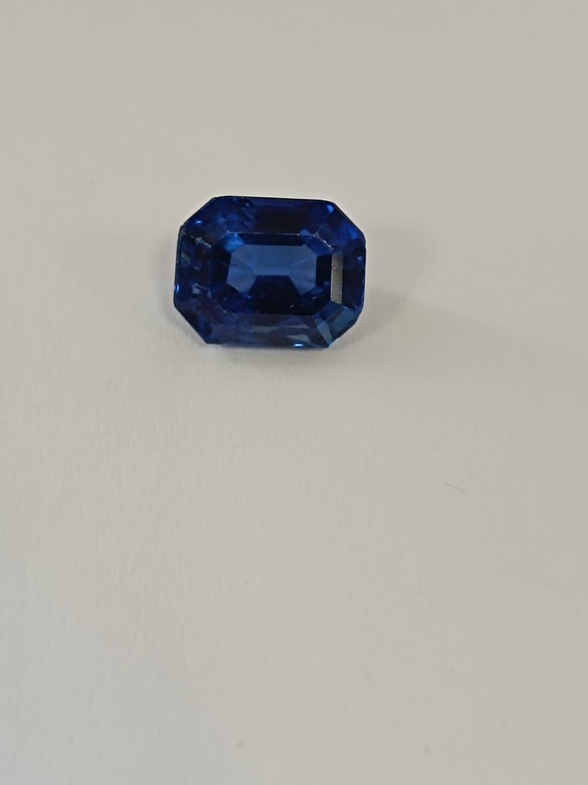 Taille émeraude Pierre précieuse de taille émeraude bleue saphir 3,29 carats en vente
