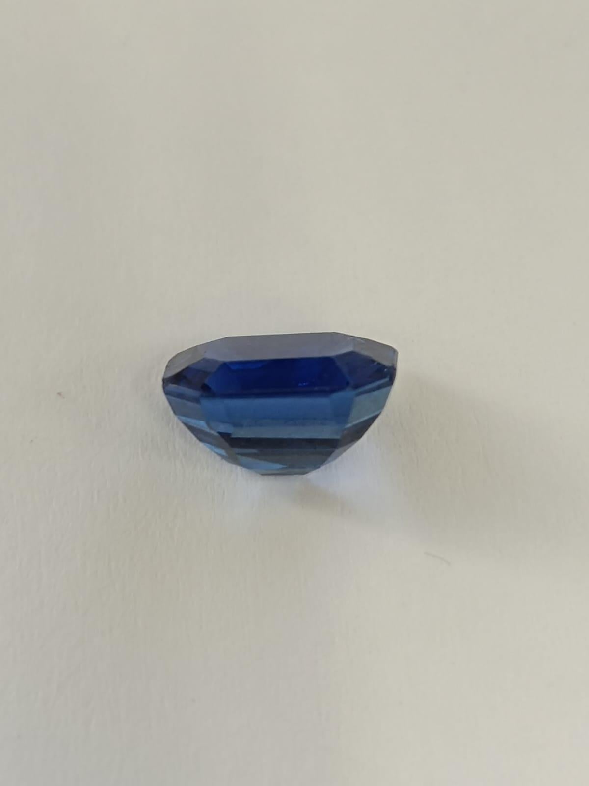 Pierre précieuse de taille émeraude bleue saphir 3,29 carats Neuf - En vente à New York, NY