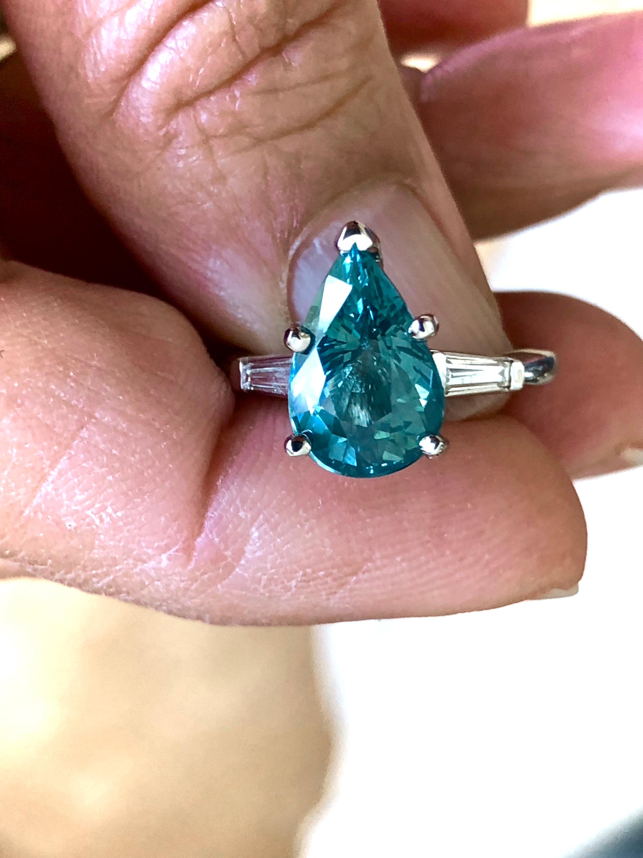 Teal Natürlicher Saphir Diamant Verlobungsring Gold (Zeitgenössisch)