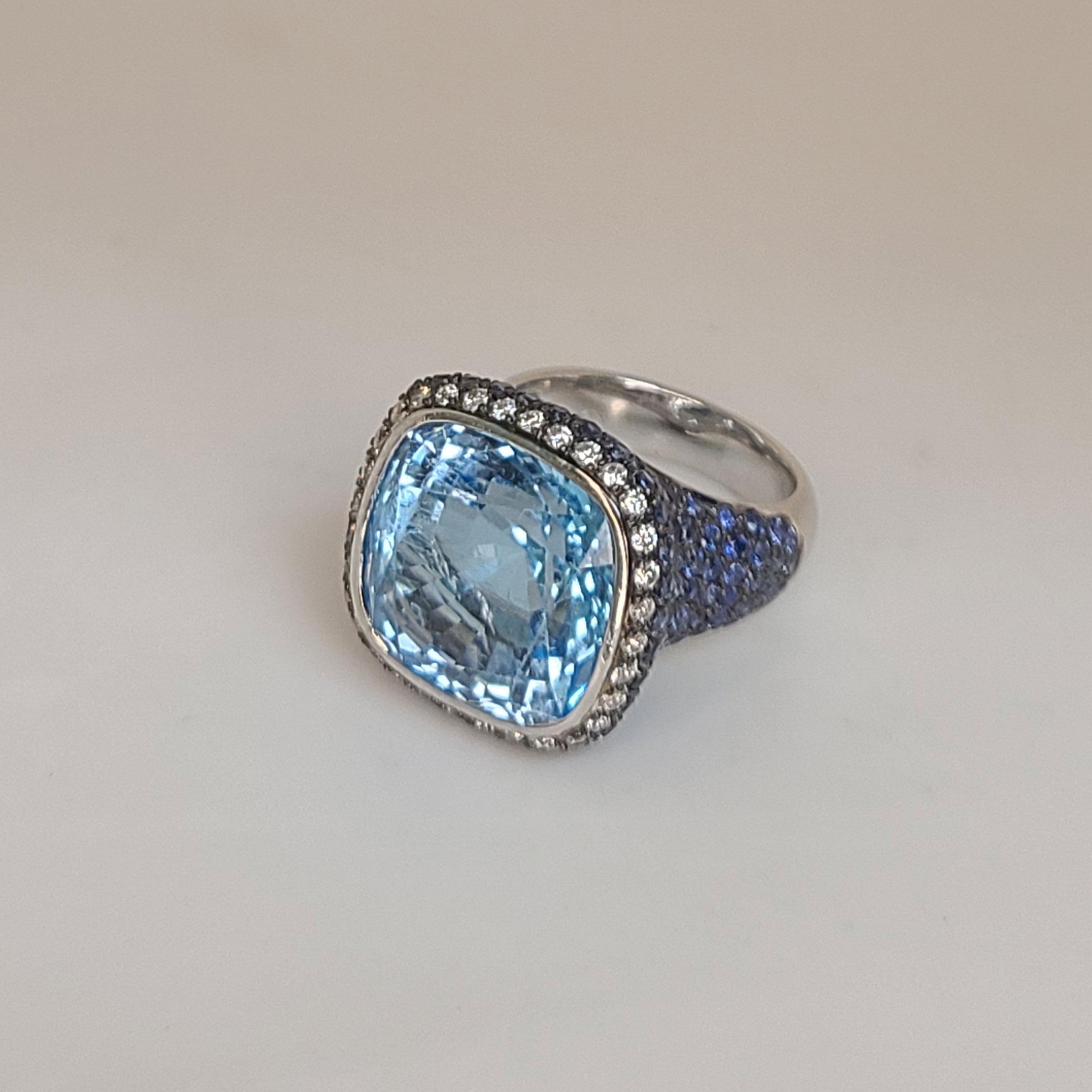Women's 18K Gold Sapphire & Blue Topaz Ring For Sale