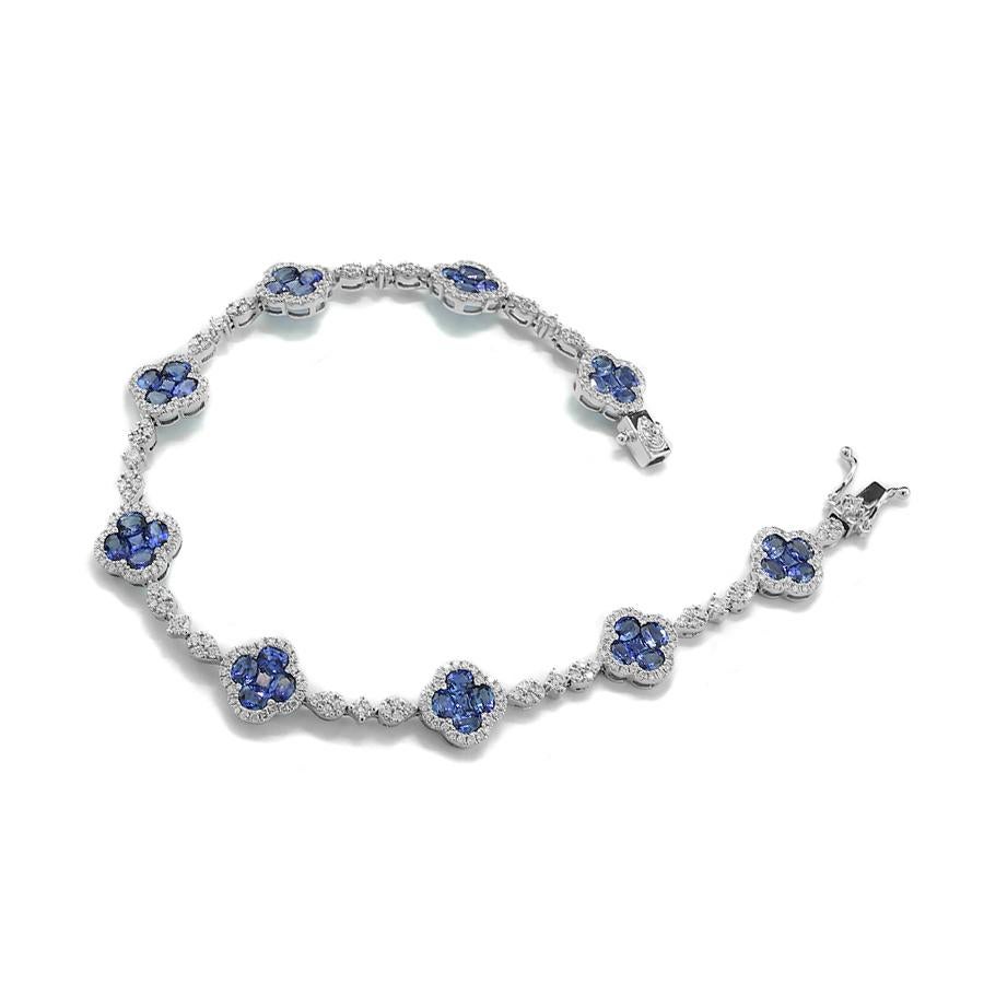 Un bracelet en saphir vraiment exquis comprenant 45 saphirs au total : 36 de taille ovale et 9 de taille princesse, pesant collectivement environ 5,33 carats. Les saphirs présentent une couleur bleu royal profonde et vibrante en qualité