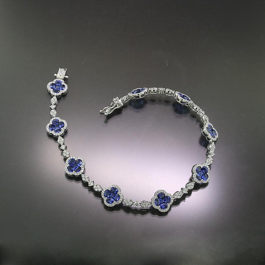 Bracelet de saphirs avec saphirs bleu royal et diamants en or blanc 750 Neuf - En vente à München, DE