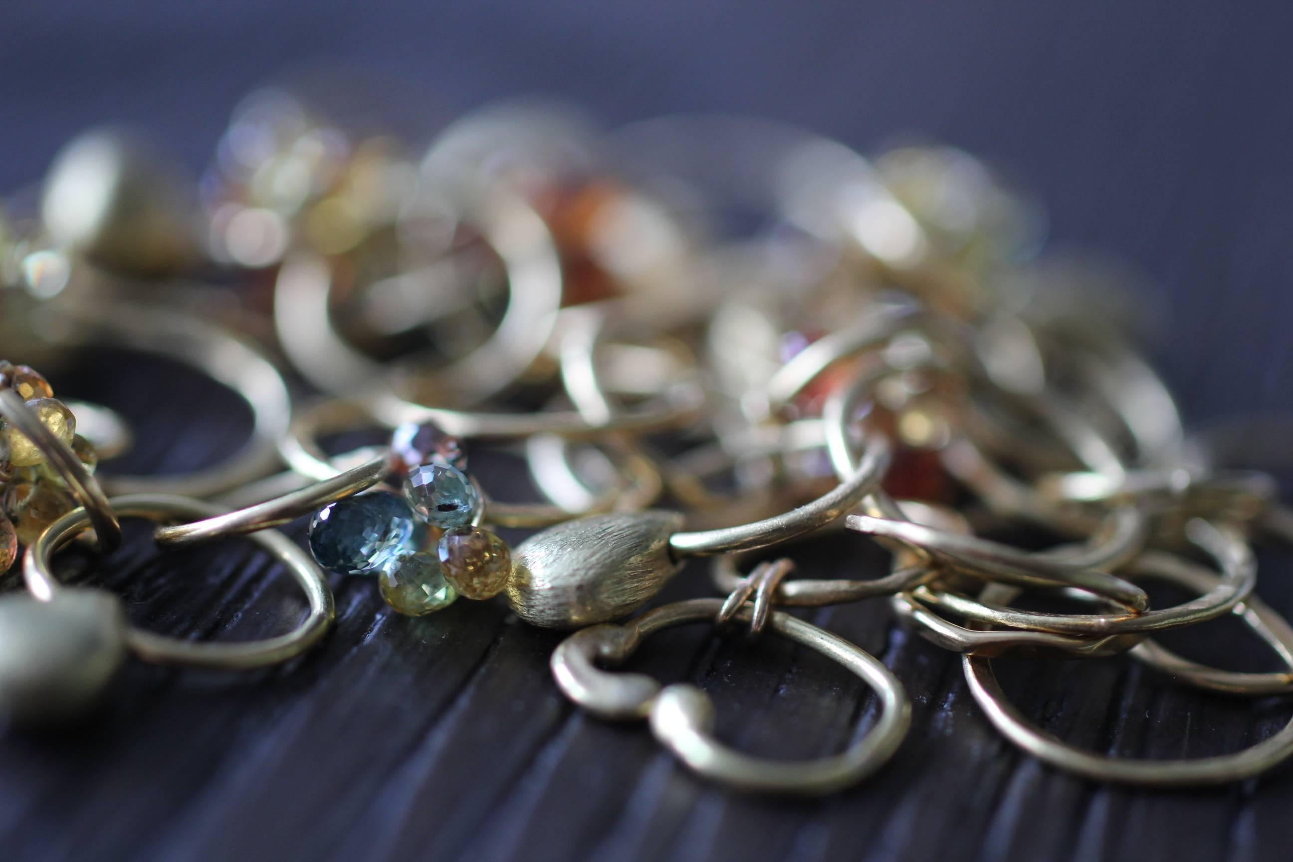 Sapphire Briolettes 18 Karat Solid Gold Link Chain Necklace Choker Modern Design For Sale 1