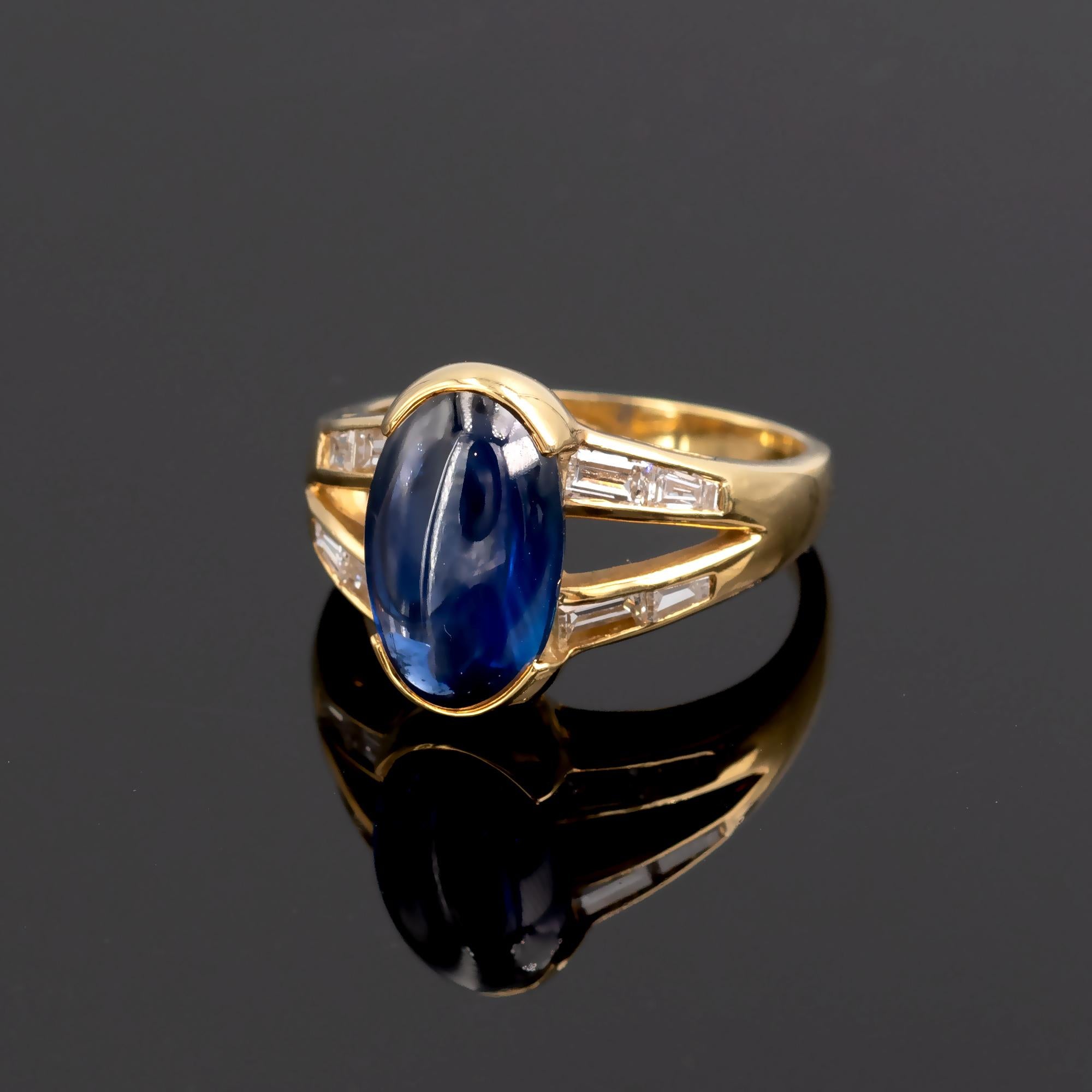 Sapphire Cabochon and Diamond Baguette 18Kt Gold Ring In New Condition For Sale In Monte Carlo, MC