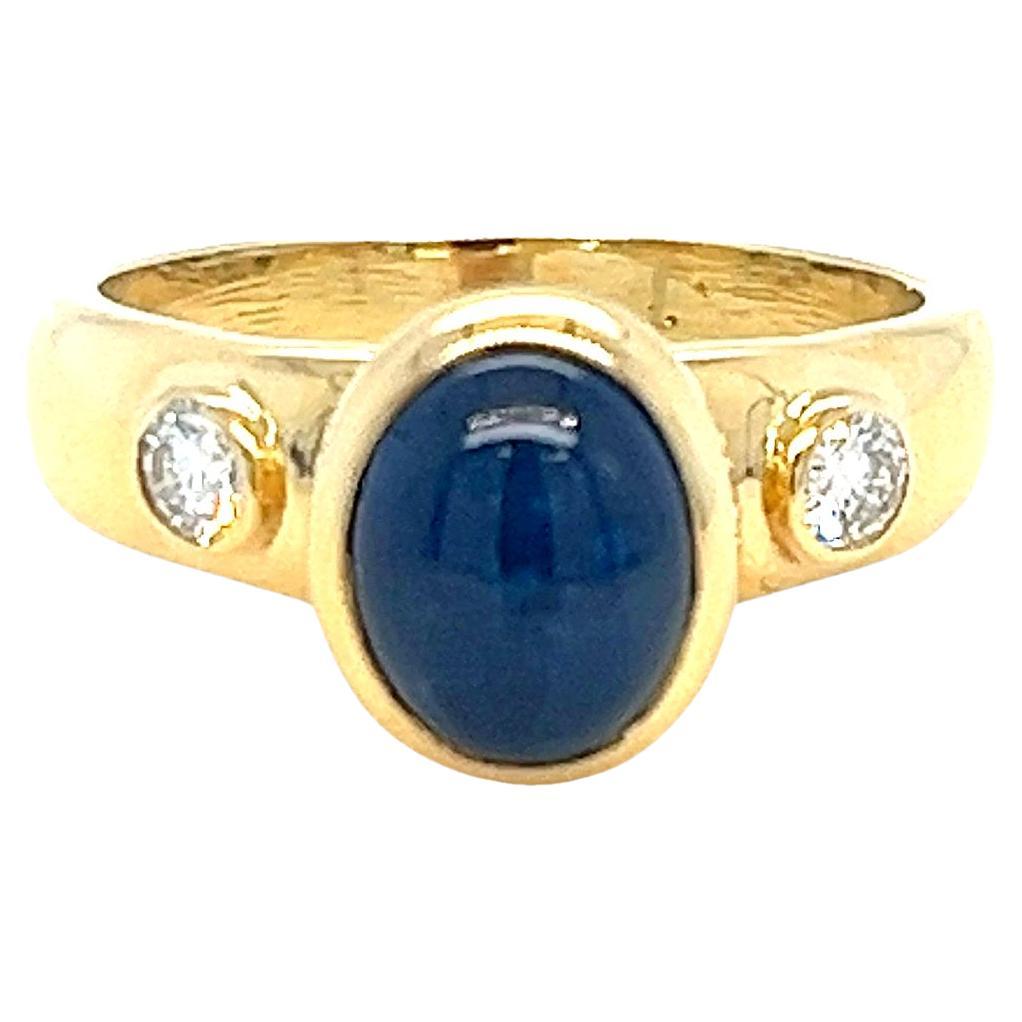 Saphir Cabochon und runder Diamant 3 Stein Ring in Gelbgold