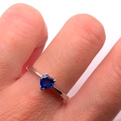 Sapphire Ceylon heart shaped solitaire engagement ring platinum