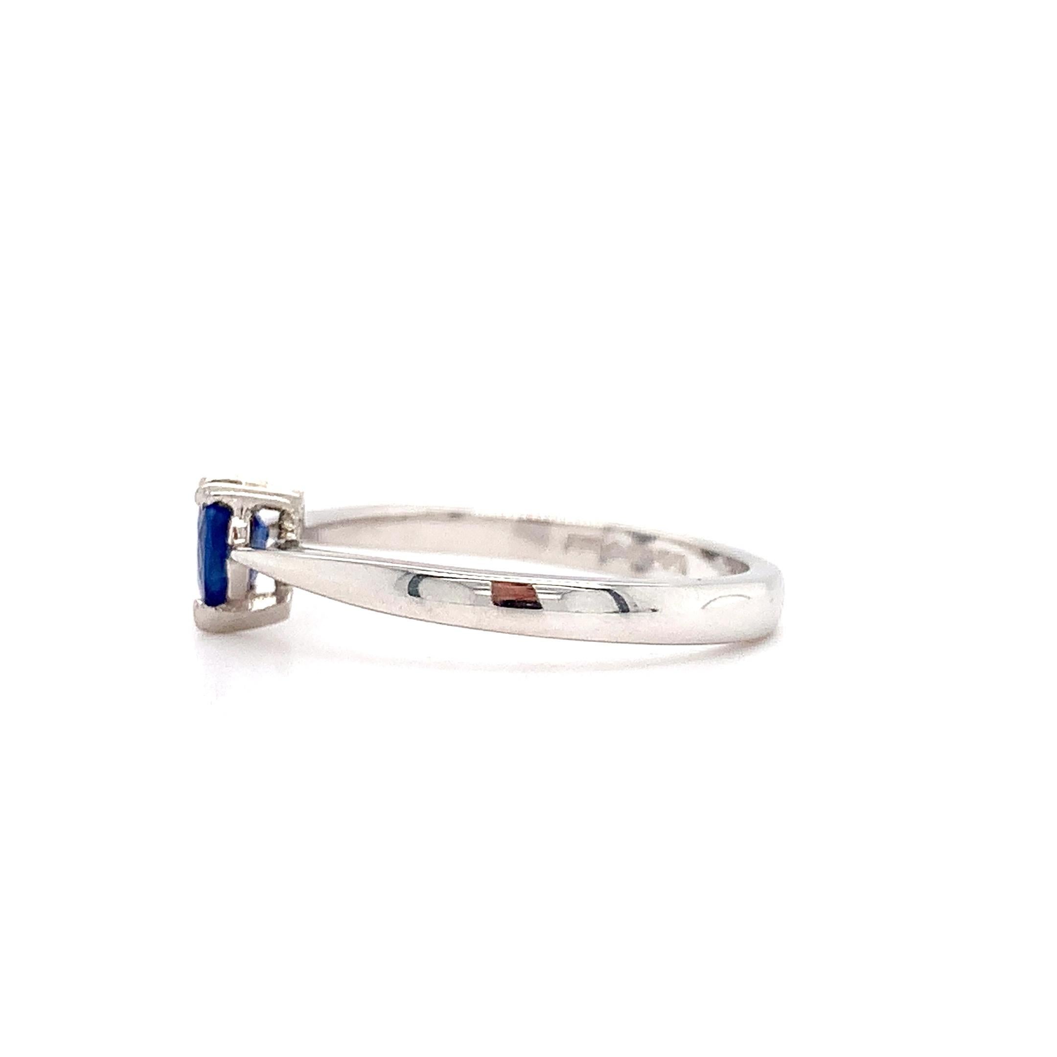 Women's Sapphire Ceylon heart shaped solitaire engagement ring platinum For Sale